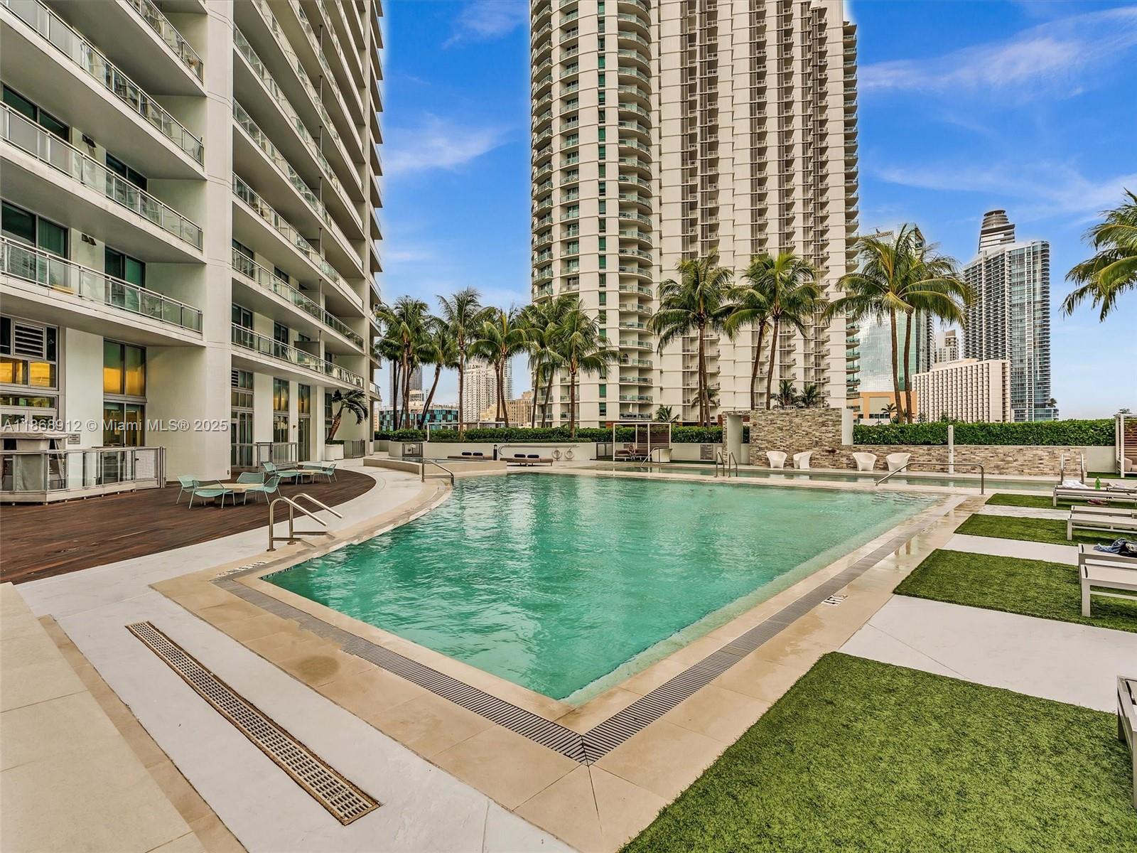 90 SW 3rd St #TH501, Miami FL 33130