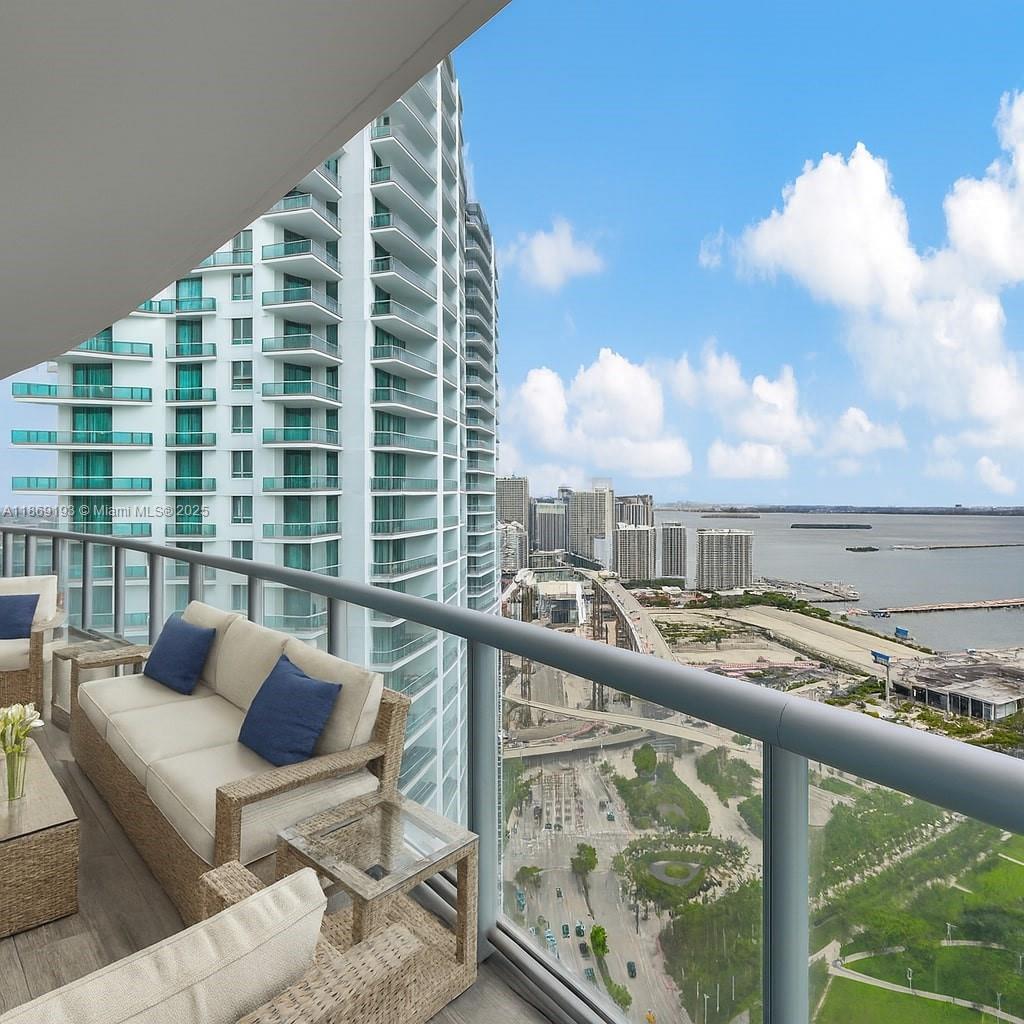 888 Biscayne Blvd #5010, Miami FL 33132
