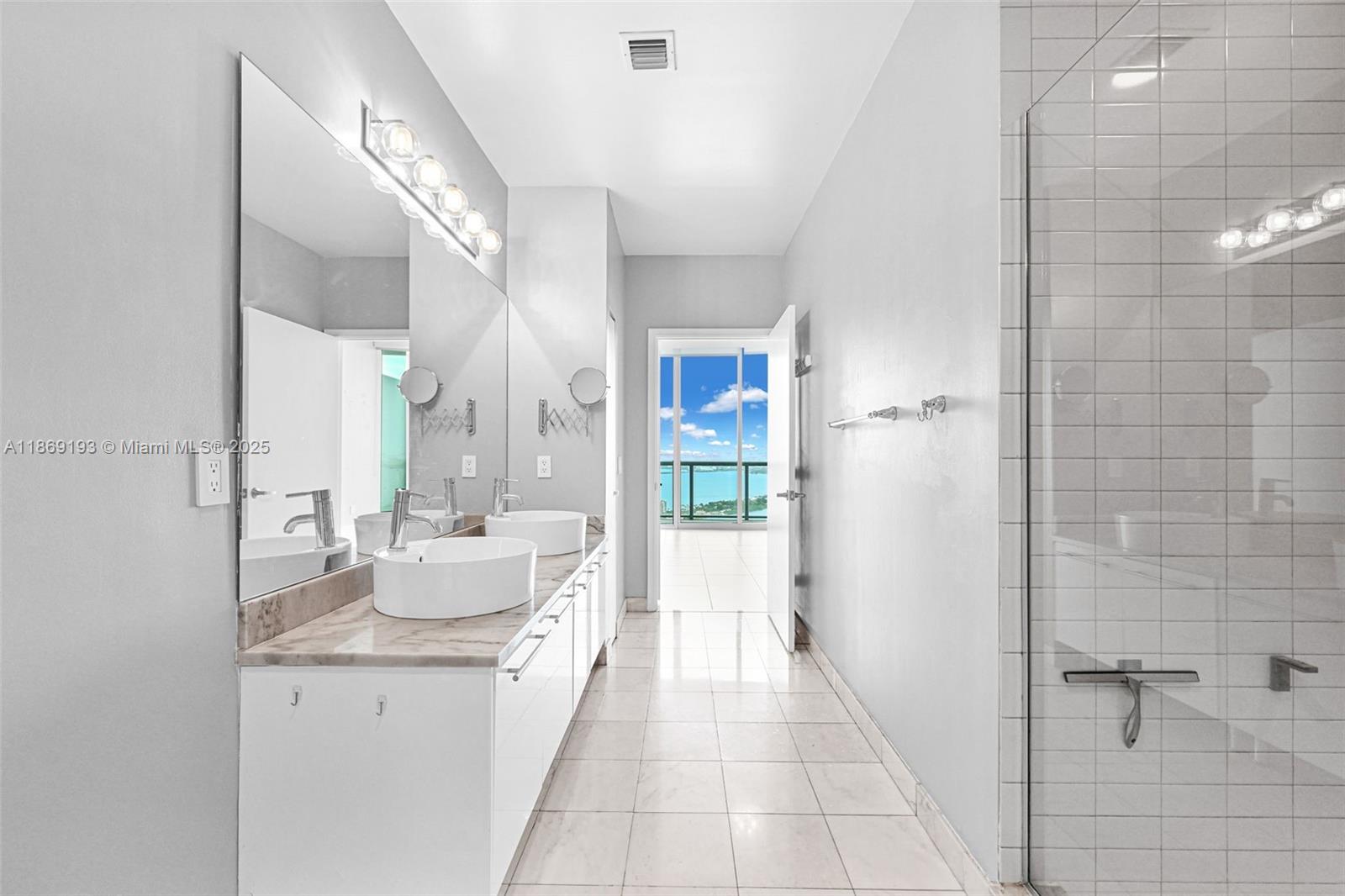 888 Biscayne Blvd #5010, Miami FL 33132