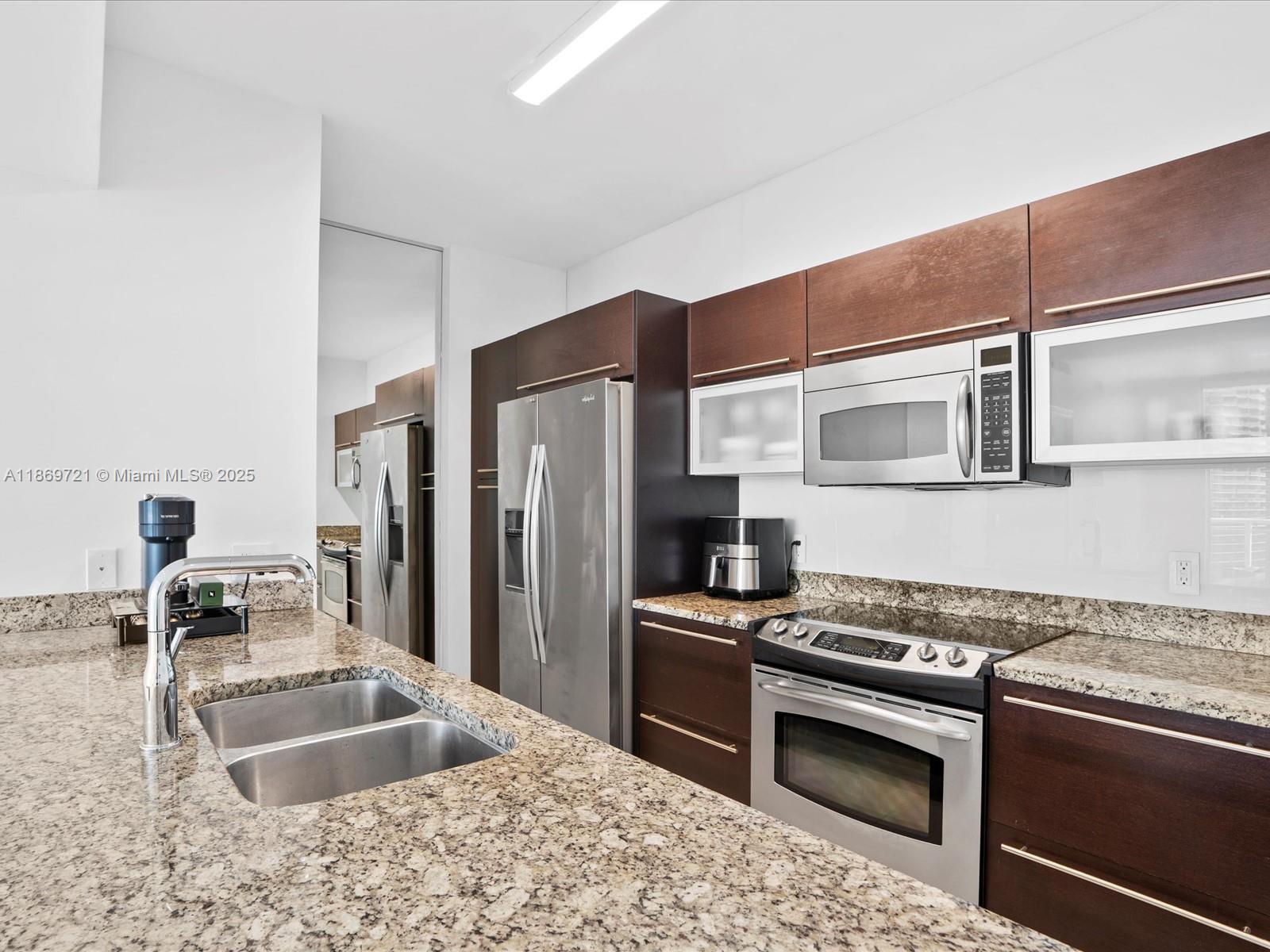 951 Brickell Ave #3707, Miami FL 33131