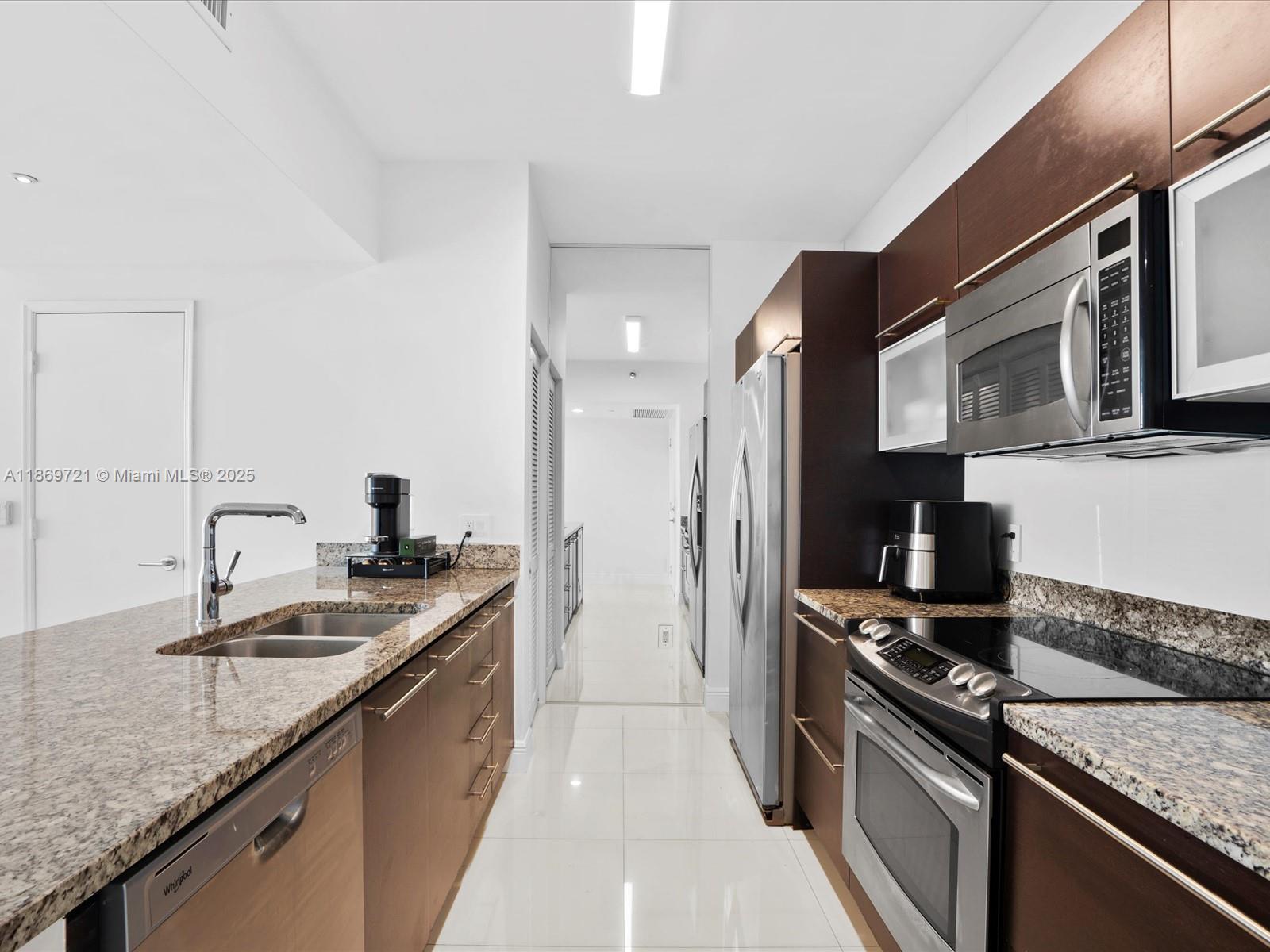 951 Brickell Ave #3707, Miami FL 33131