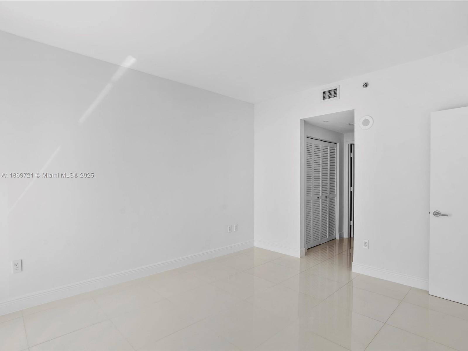 951 Brickell Ave #3707, Miami FL 33131