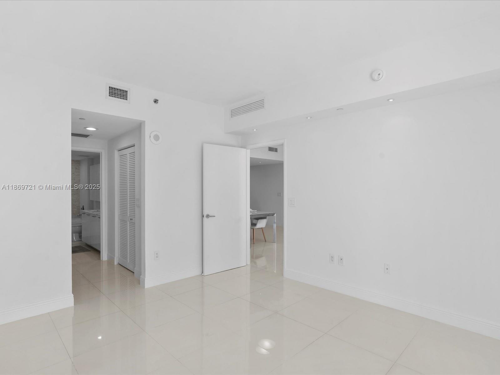 951 Brickell Ave #3707, Miami FL 33131