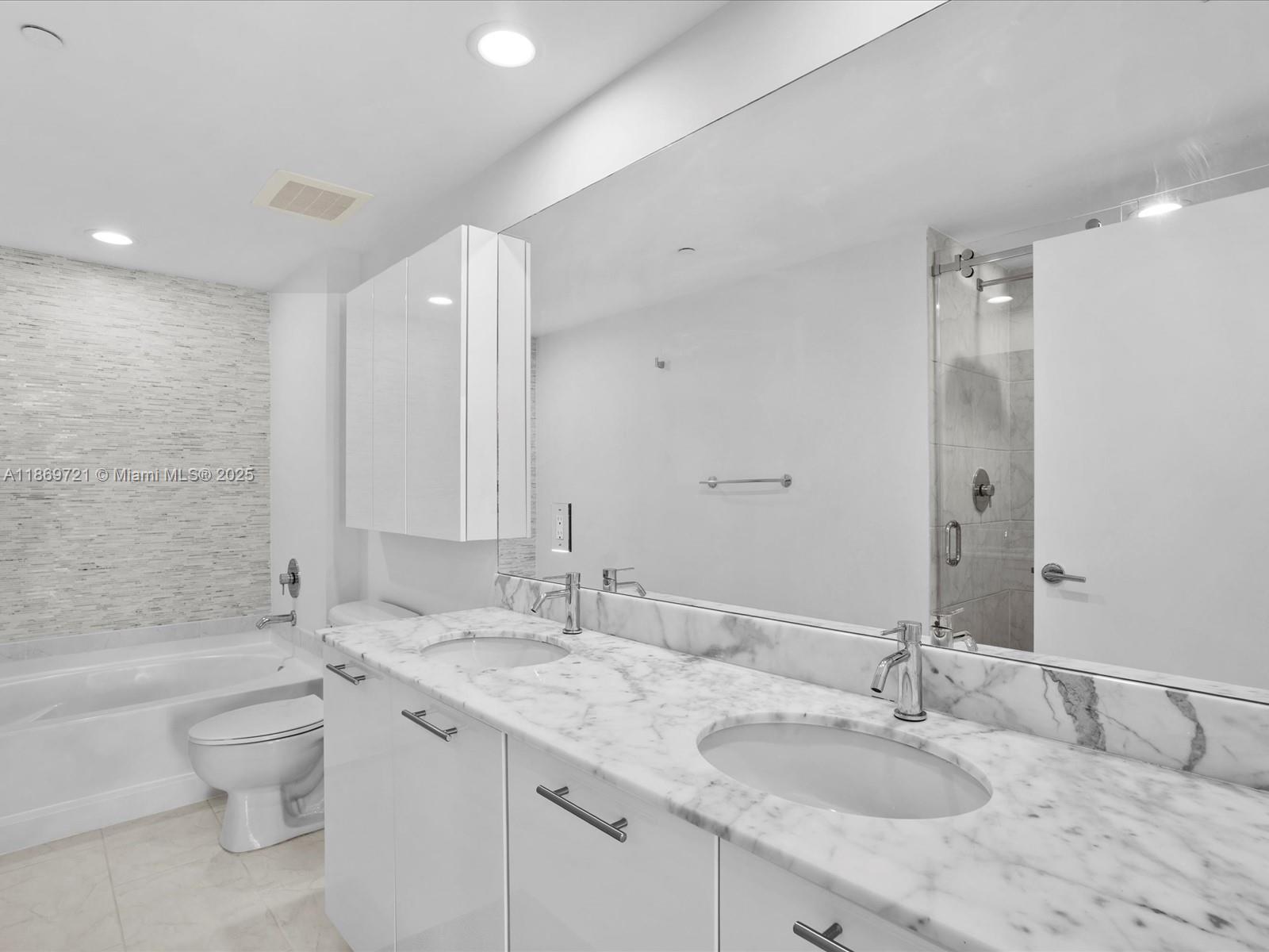 951 Brickell Ave #3707, Miami FL 33131