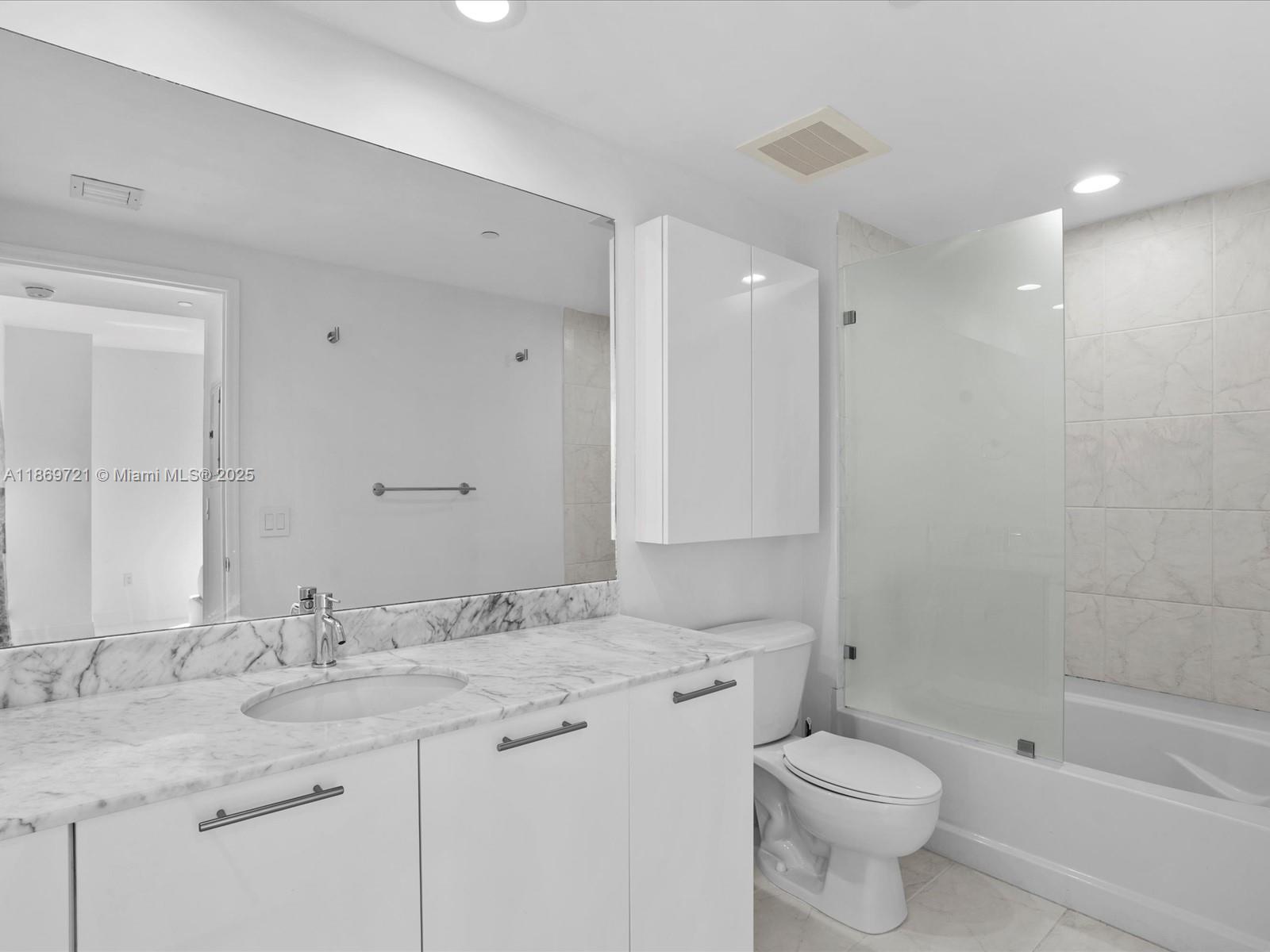 951 Brickell Ave #3707, Miami FL 33131
