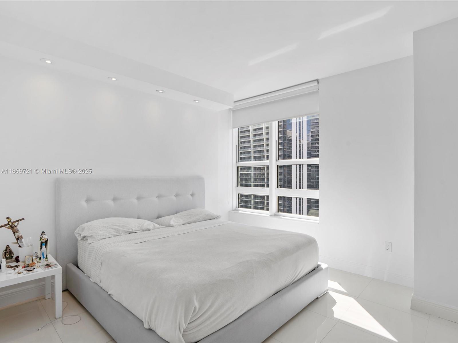 951 Brickell Ave #3707, Miami FL 33131