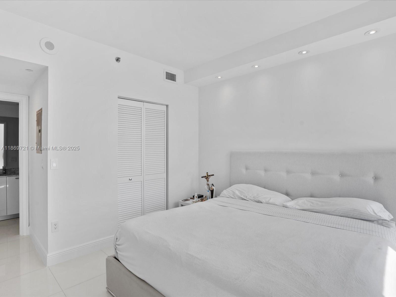 951 Brickell Ave #3707, Miami FL 33131