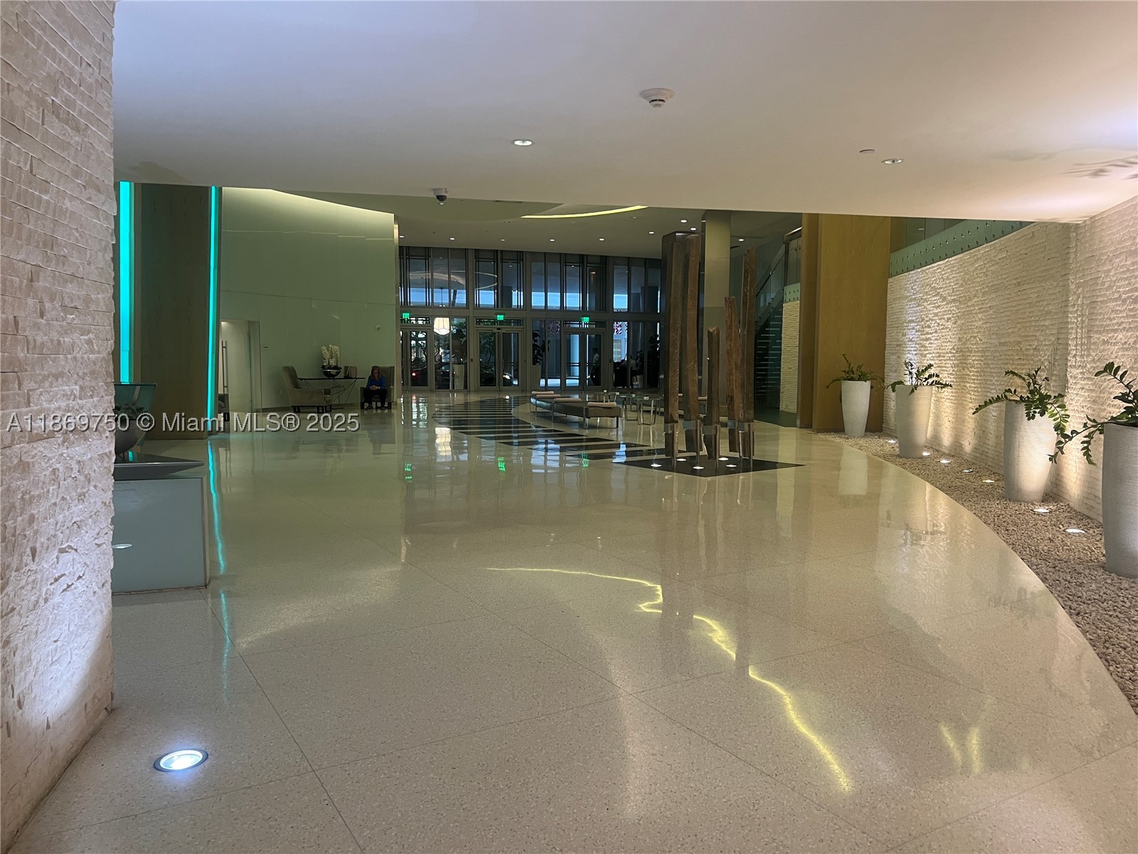 92 SW 3rd St #3803, Miami FL 33130