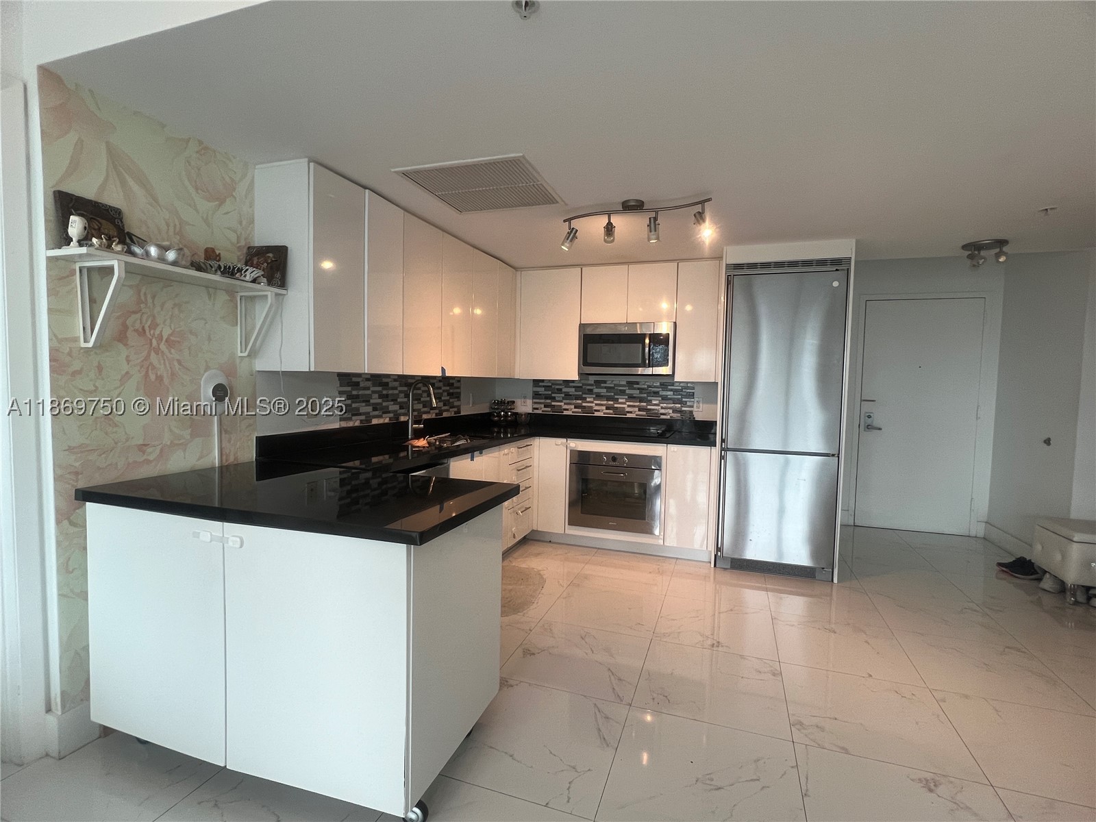 92 SW 3rd St #3803, Miami FL 33130