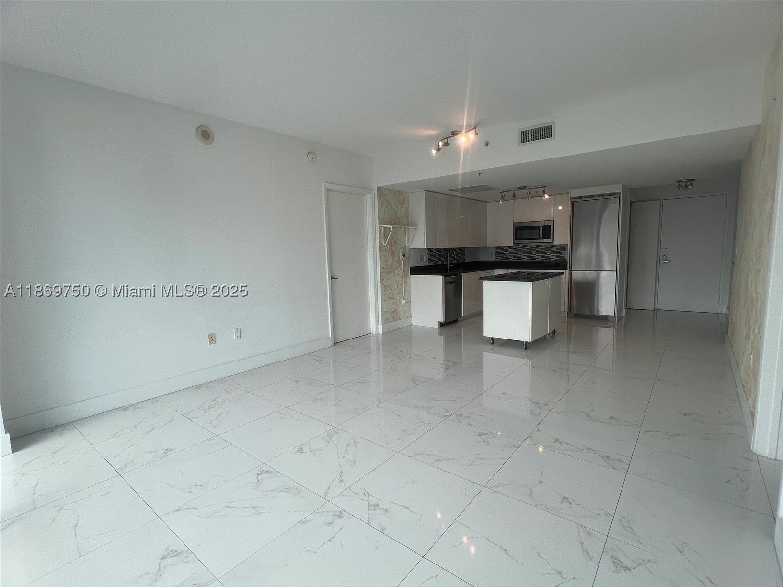 92 SW 3rd St #3803, Miami FL 33130