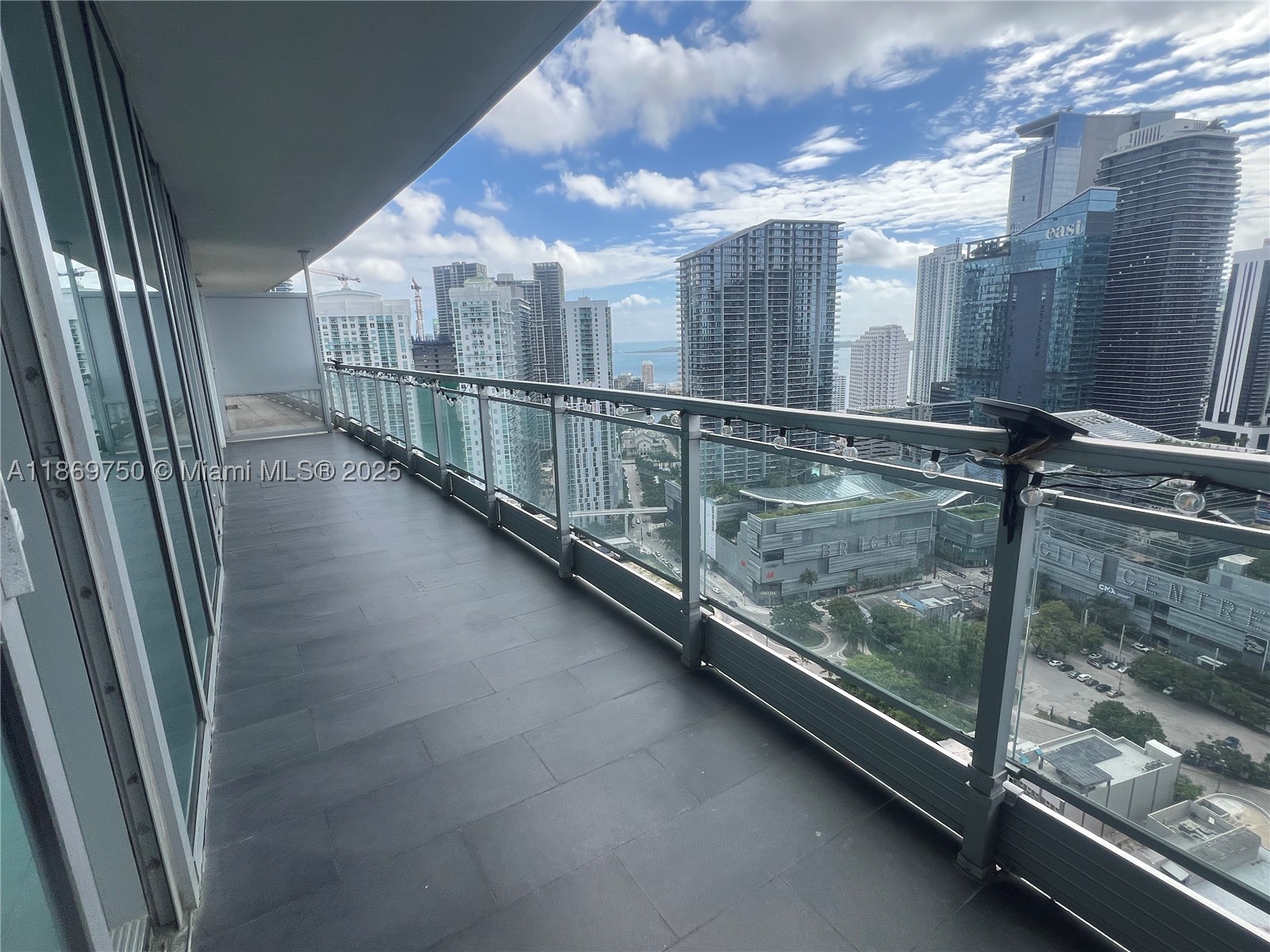 92 SW 3rd St #3803, Miami FL 33130