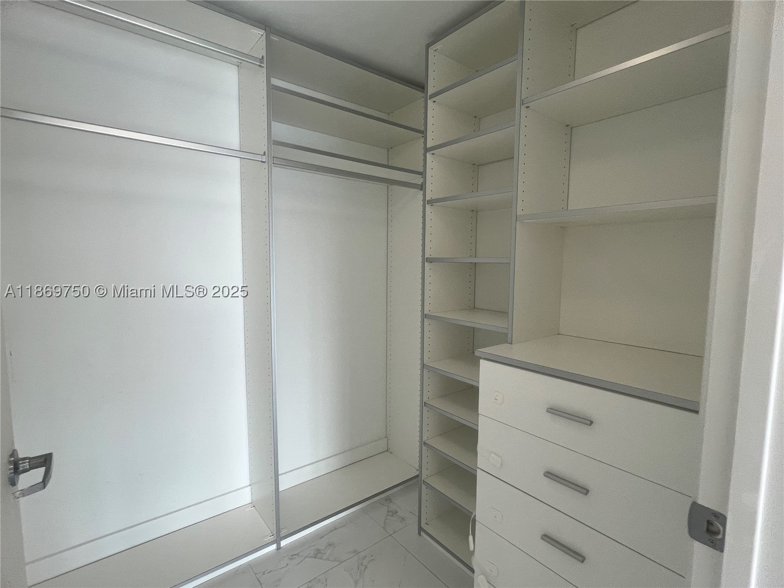 92 SW 3rd St #3803, Miami FL 33130