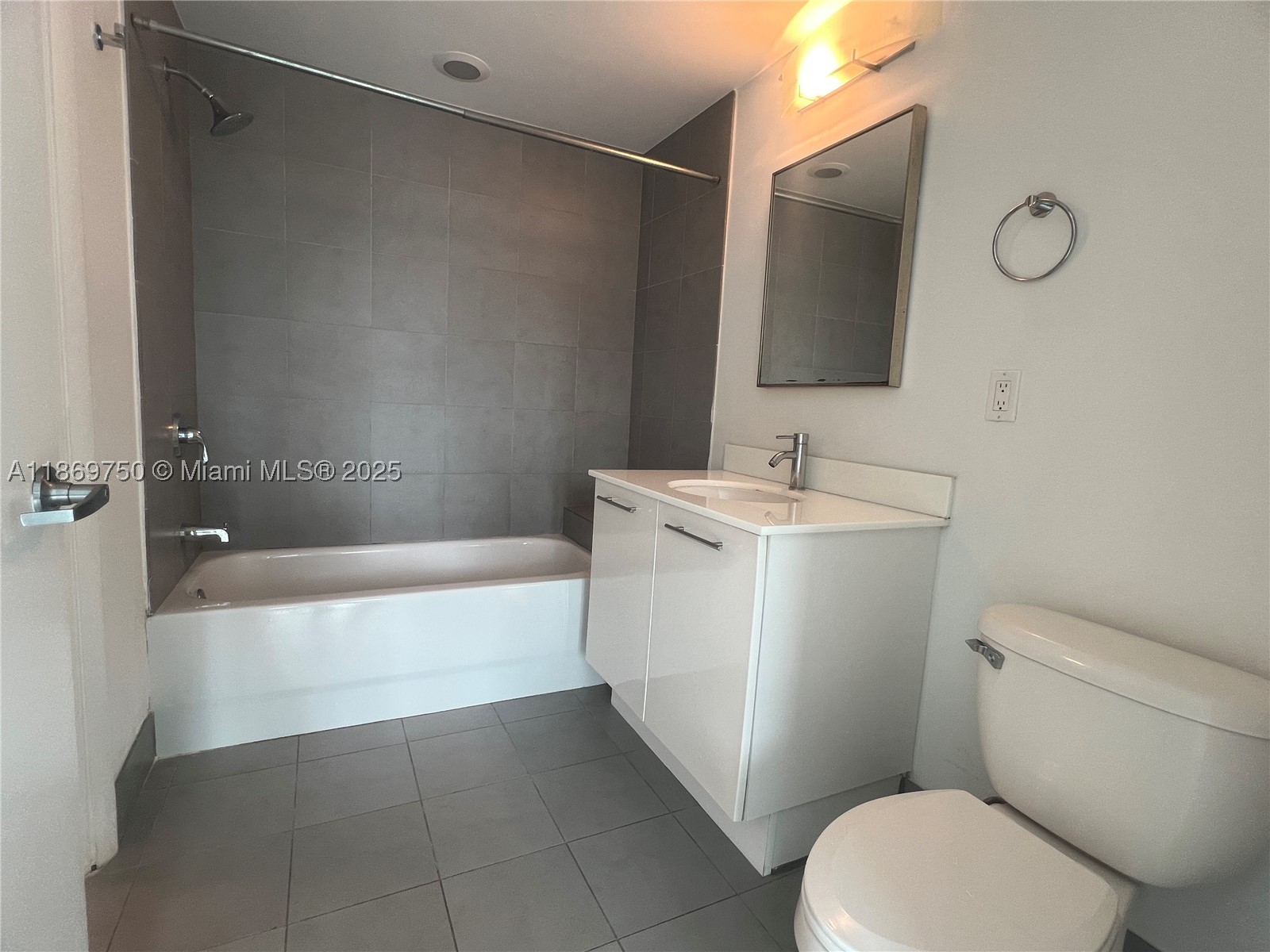 92 SW 3rd St #3803, Miami FL 33130