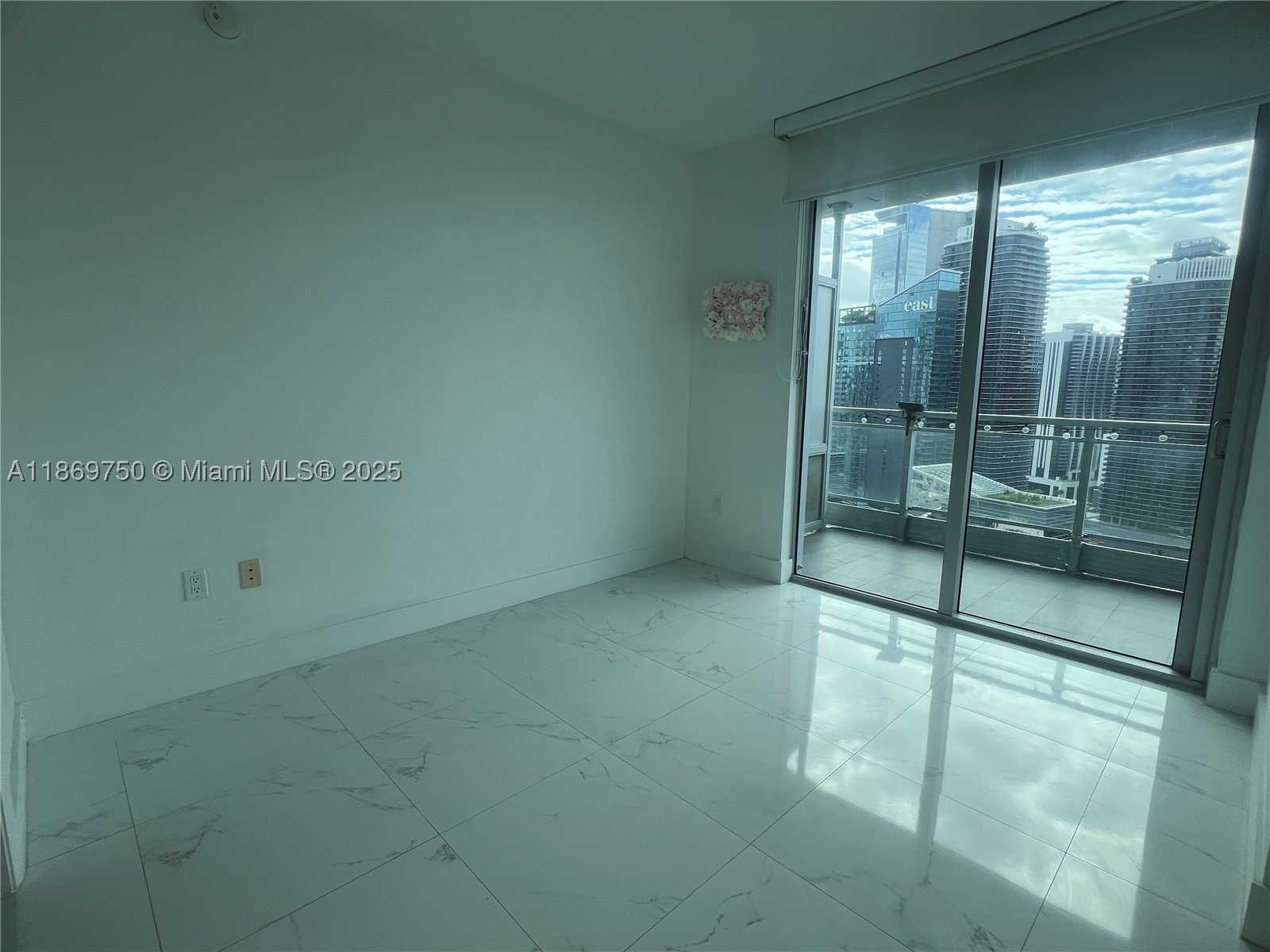 92 SW 3rd St #3803, Miami FL 33130