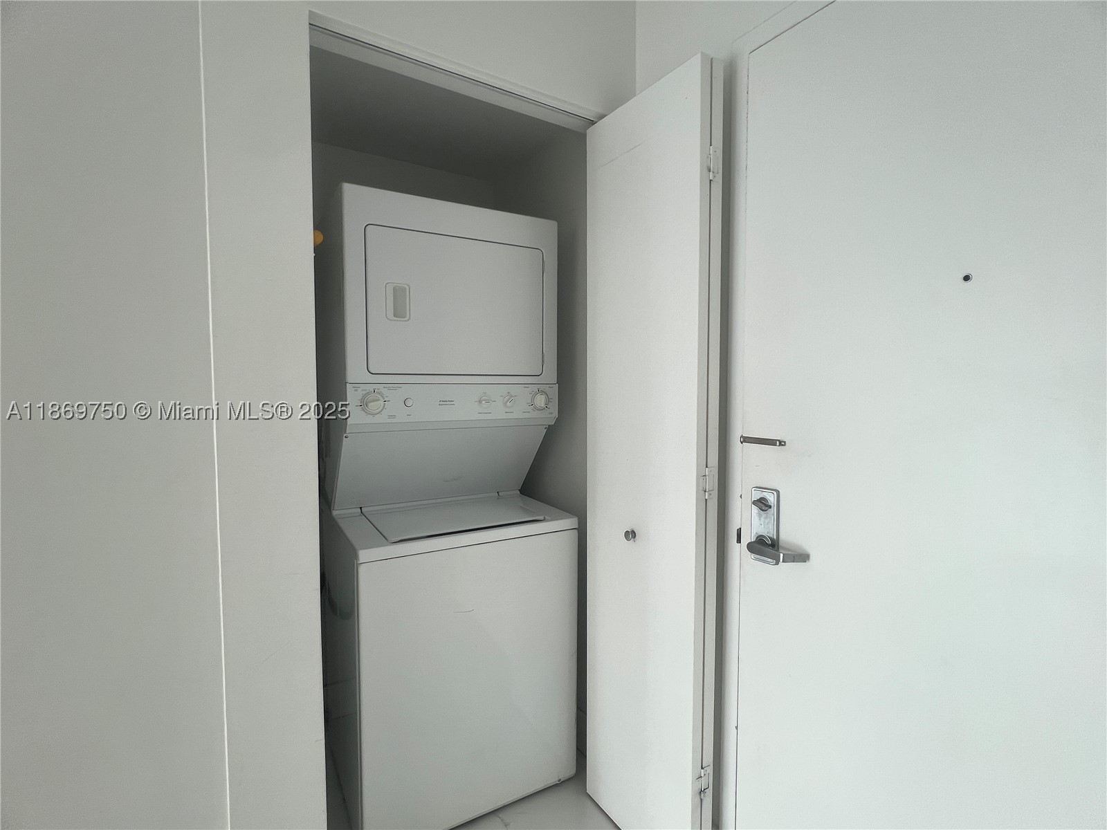 92 SW 3rd St #3803, Miami FL 33130