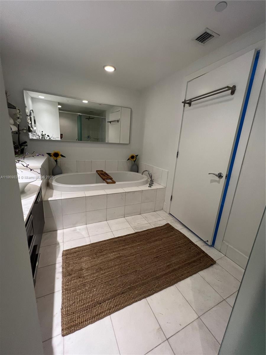2950 NE 188th St #543, Aventura FL 33180