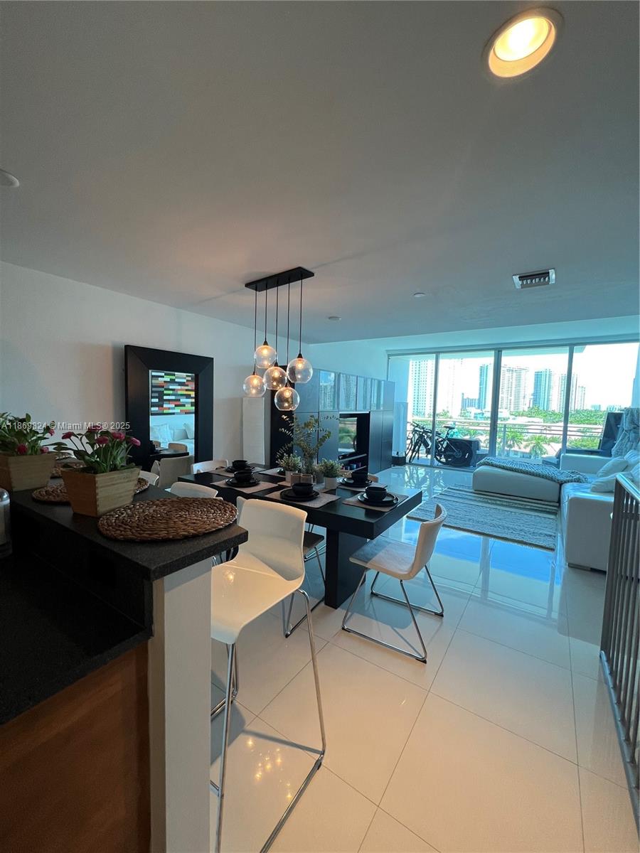 2950 NE 188th St #543, Aventura FL 33180
