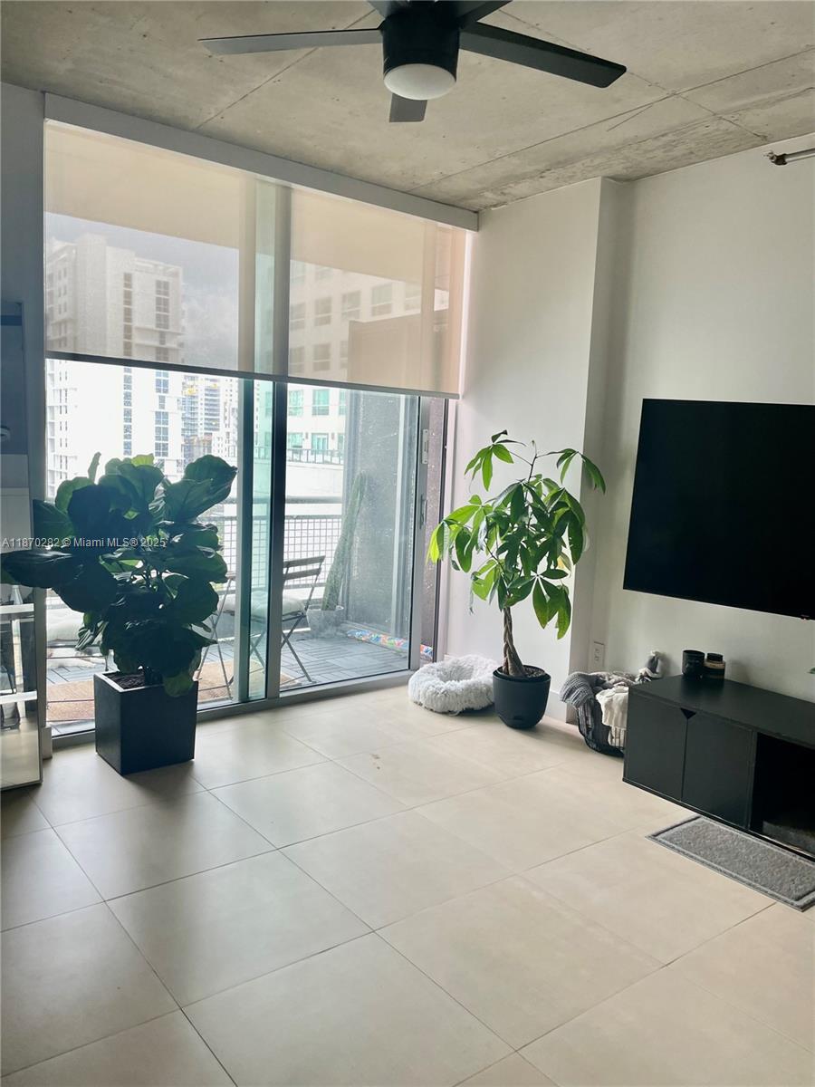 690 SW 1st Ct #1425, Miami FL 33130