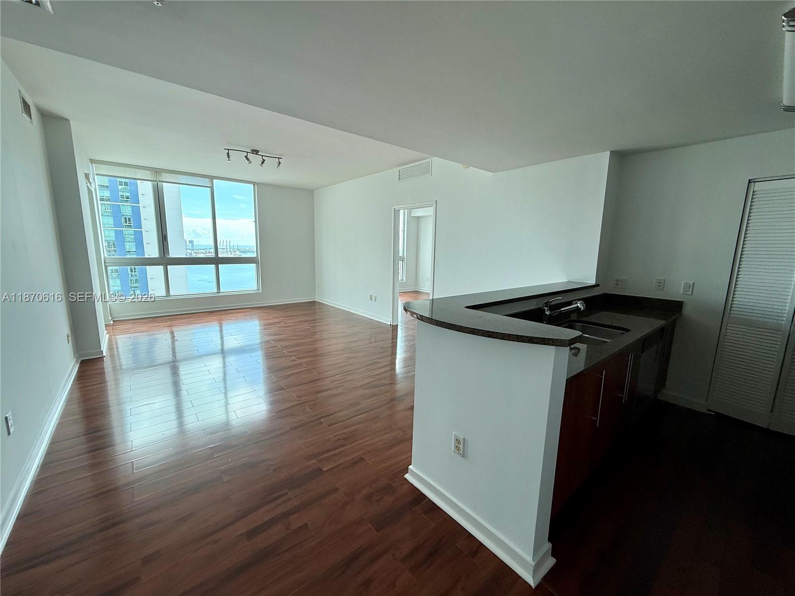 300 S Biscayne Blvd #3014, Miami FL 33131