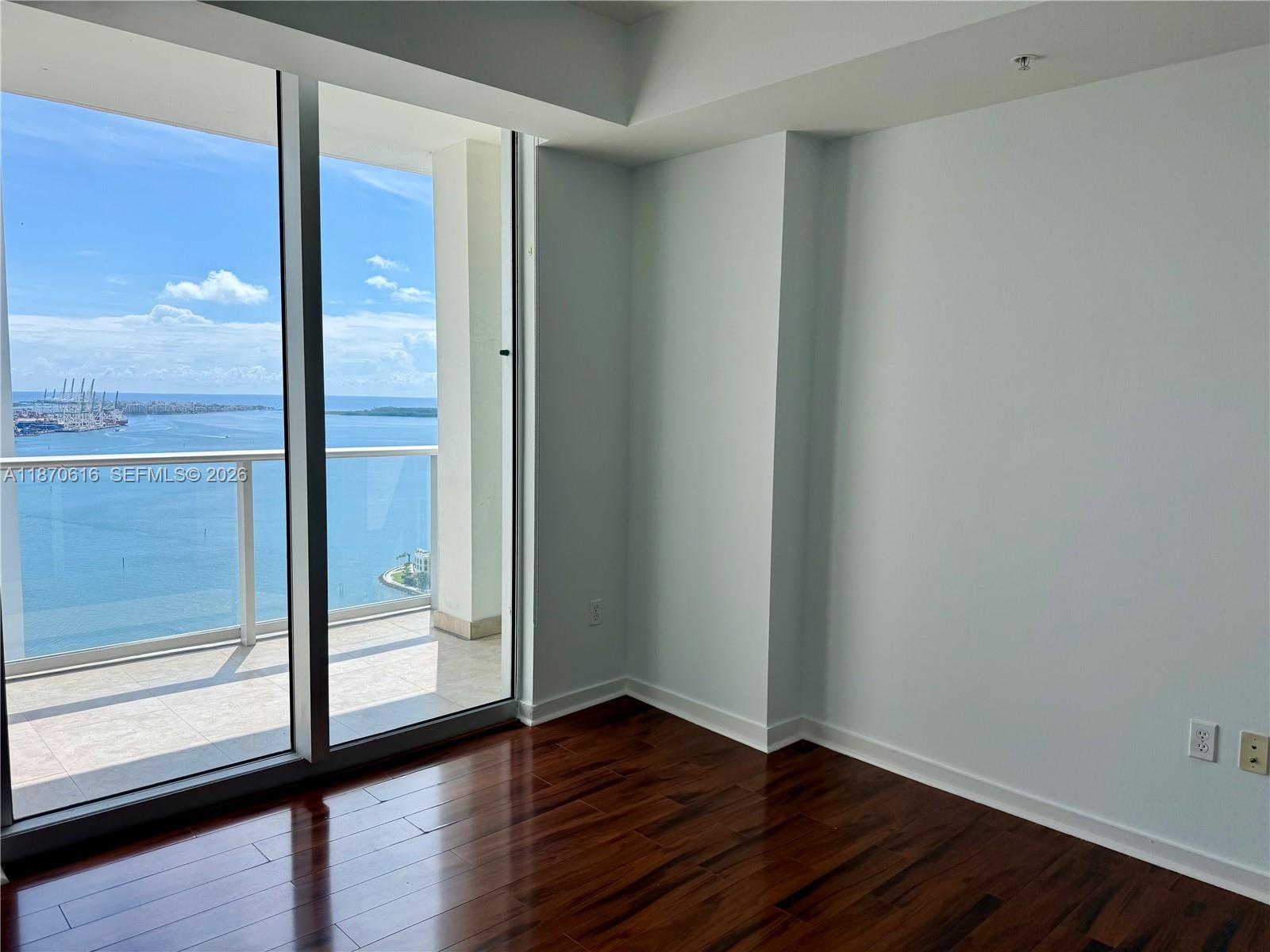 300 S Biscayne Blvd #3014, Miami FL 33131