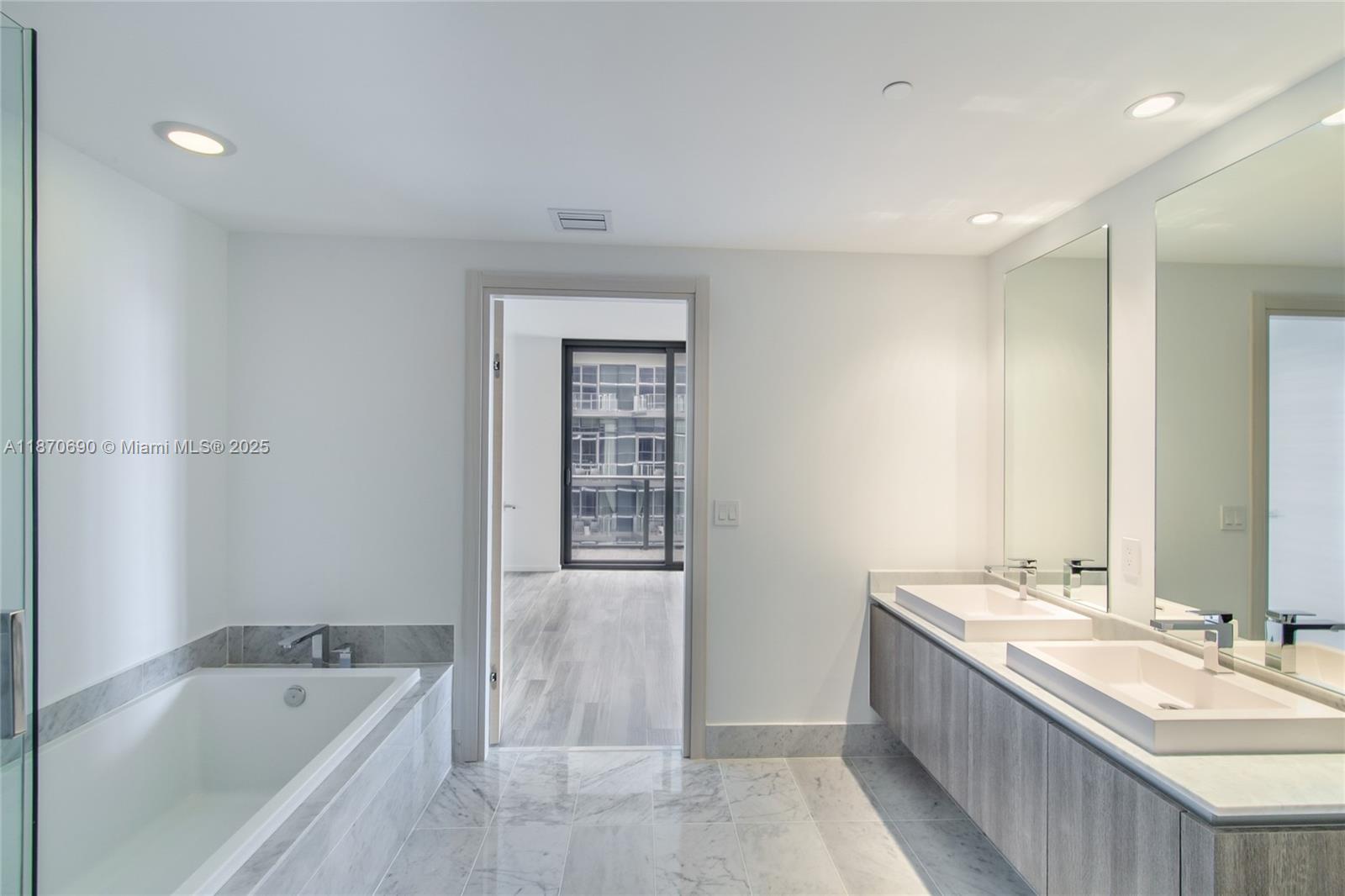801 S Miami Ave #4005, Miami FL 33130