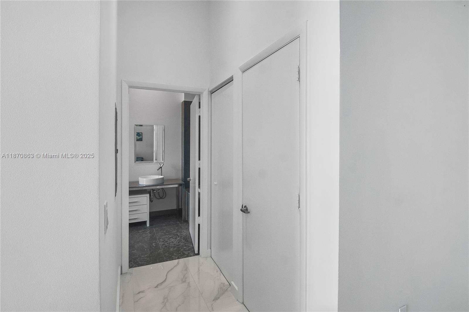 495 Brickell Ave #2207, Miami FL 33131