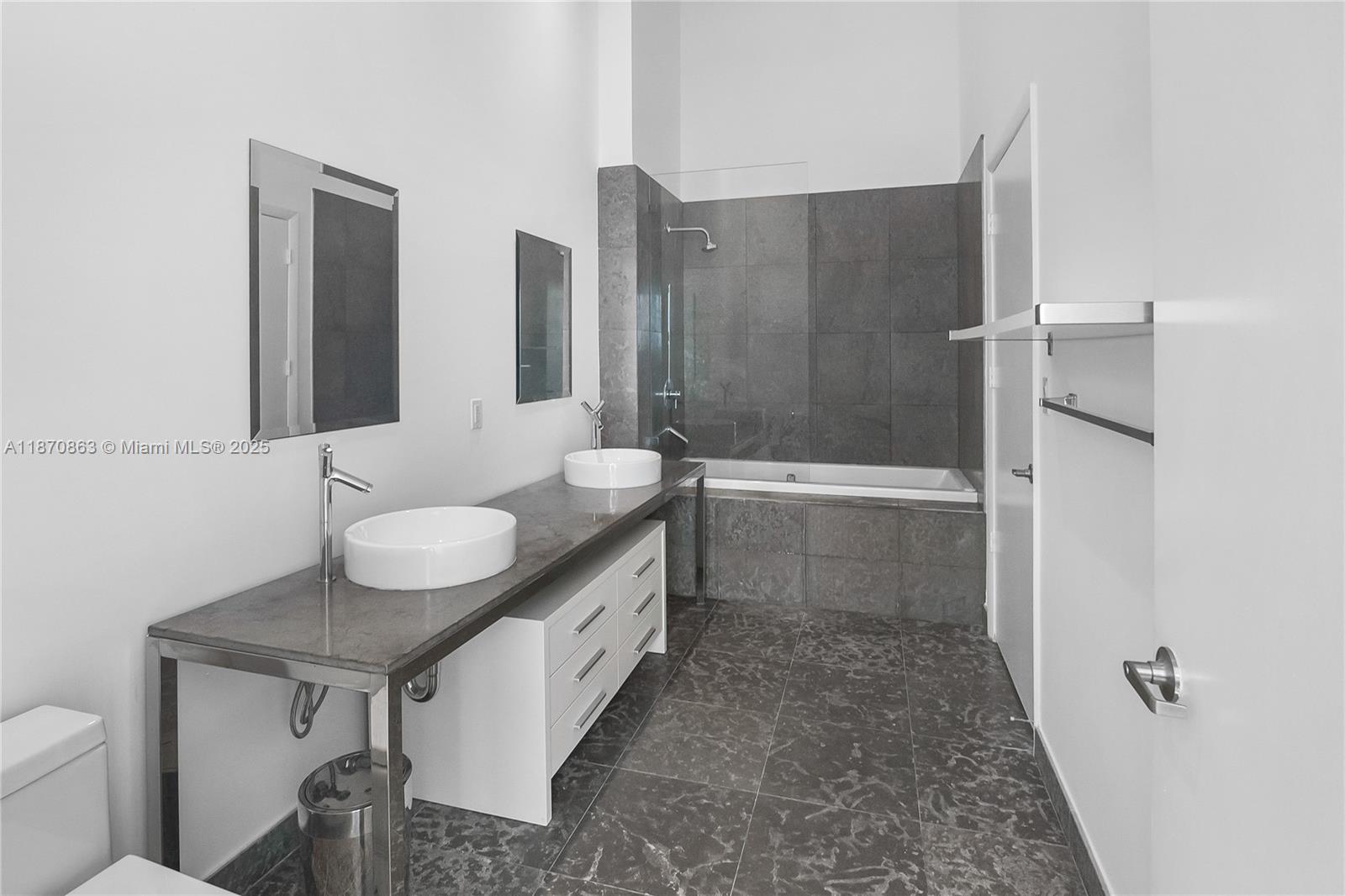 495 Brickell Ave #2207, Miami FL 33131