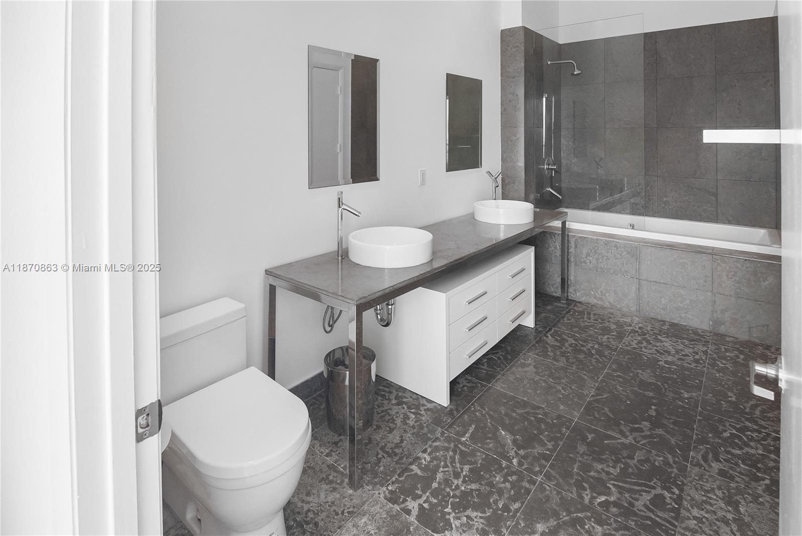 495 Brickell Ave #2207, Miami FL 33131