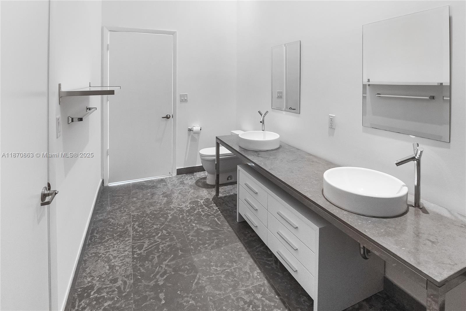 495 Brickell Ave #2207, Miami FL 33131