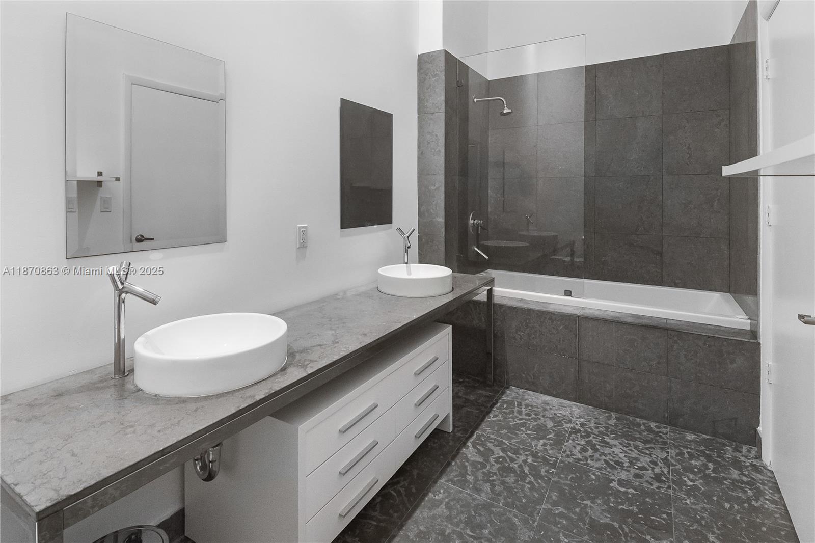 495 Brickell Ave #2207, Miami FL 33131