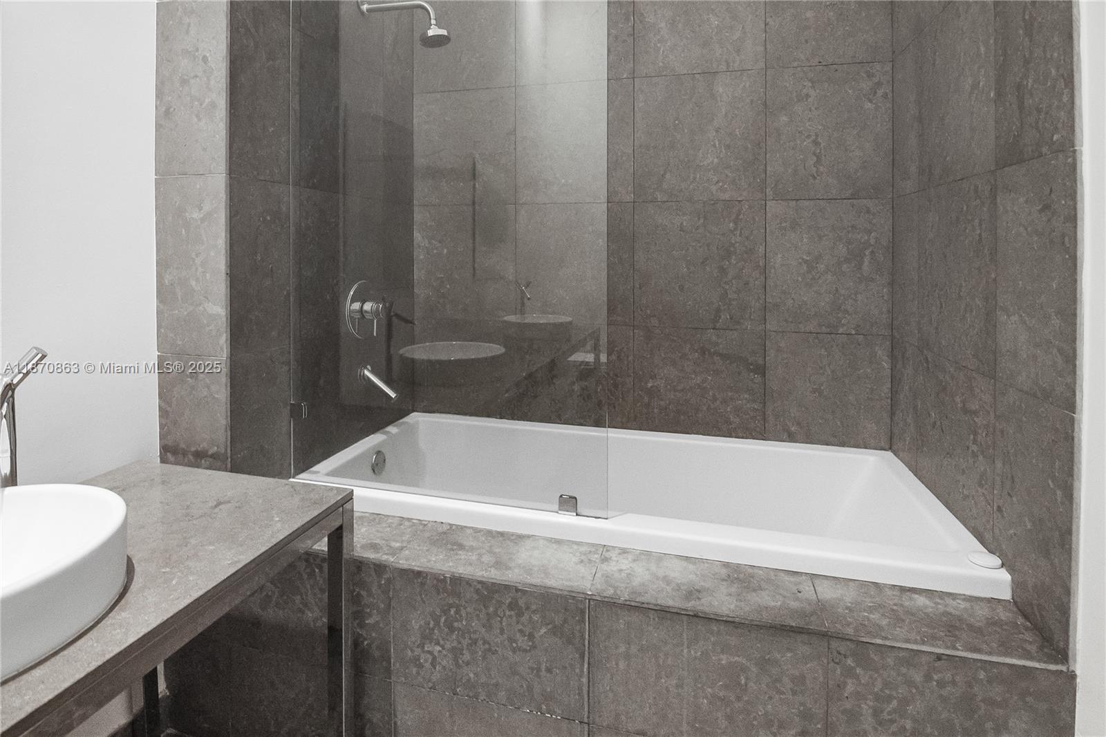 495 Brickell Ave #2207, Miami FL 33131