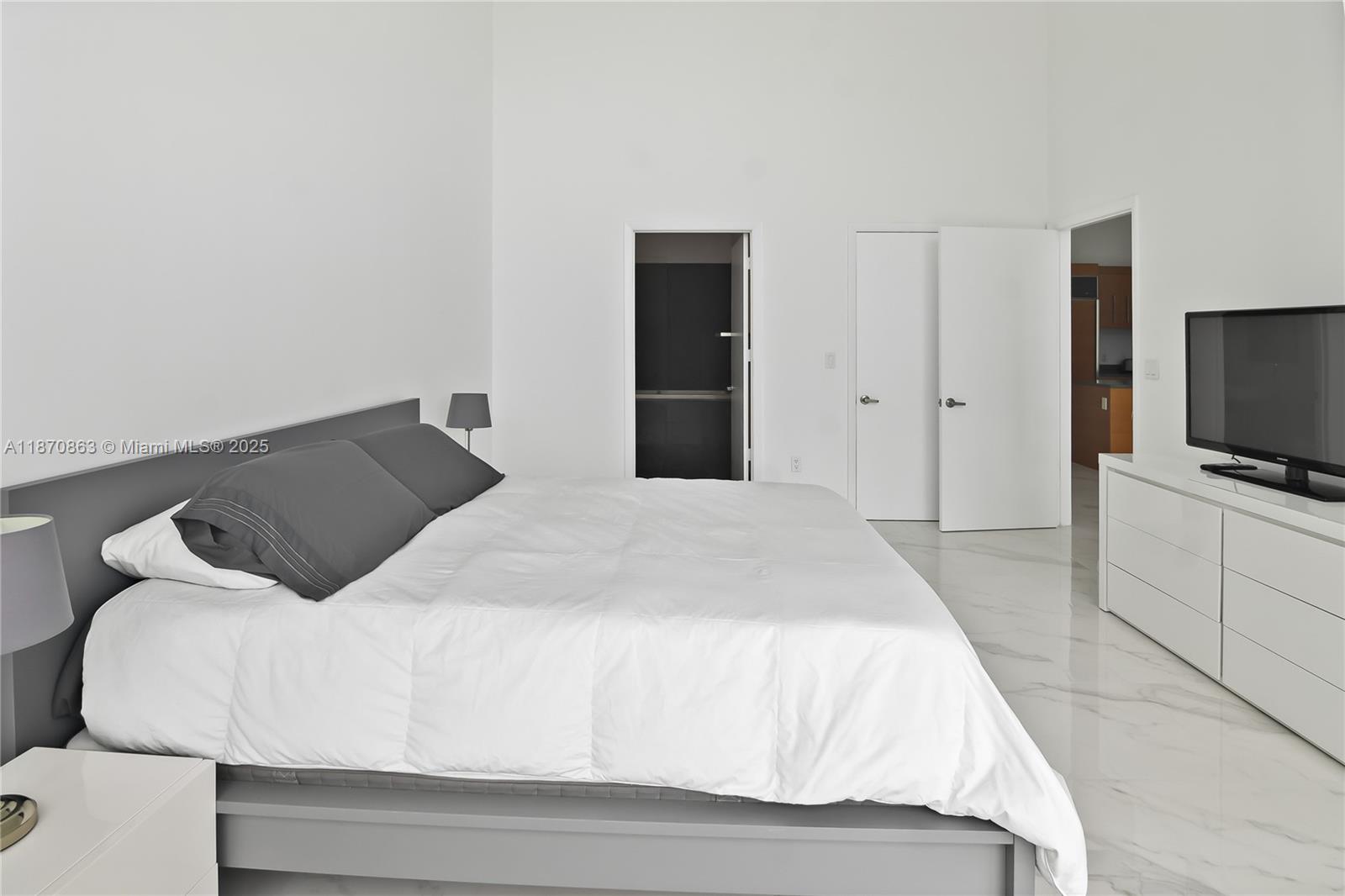 495 Brickell Ave #2207, Miami FL 33131