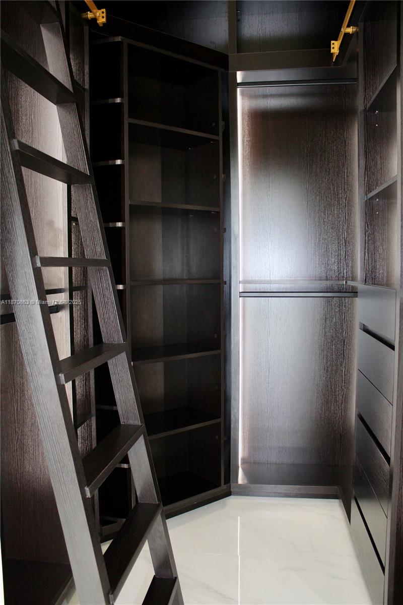 495 Brickell Ave #2207, Miami FL 33131