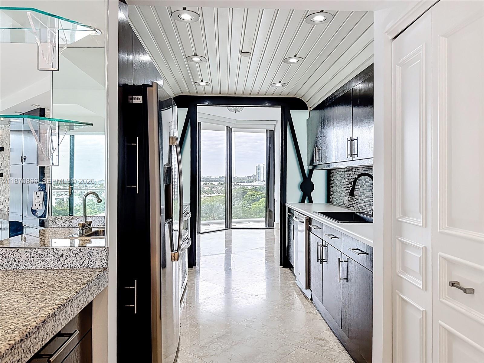 2800 ISLAND BLVD #902, Aventura FL 33160