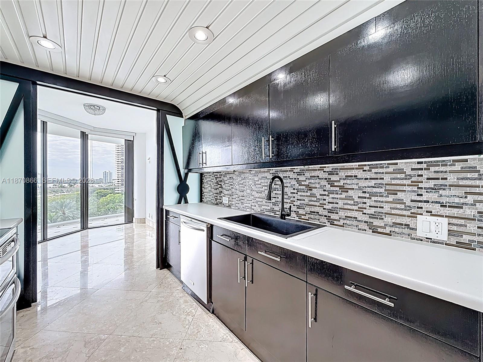 2800 ISLAND BLVD #902, Aventura FL 33160