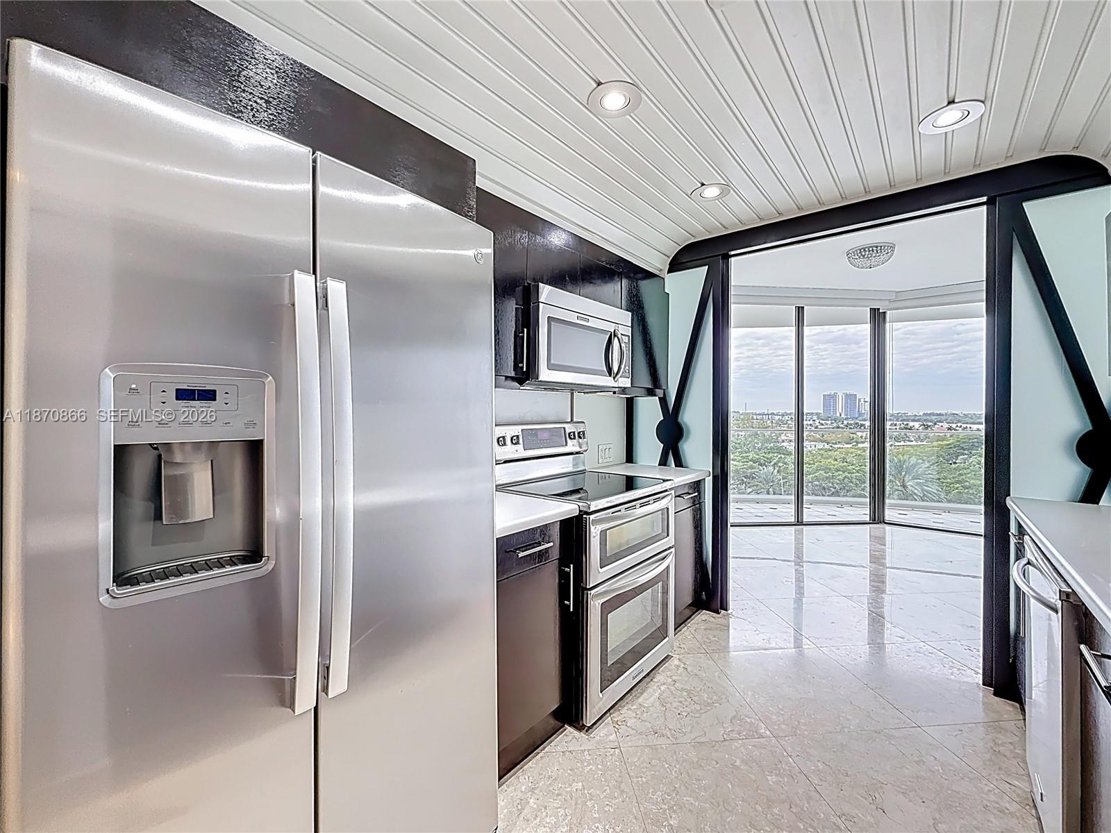 2800 ISLAND BLVD #902, Aventura FL 33160