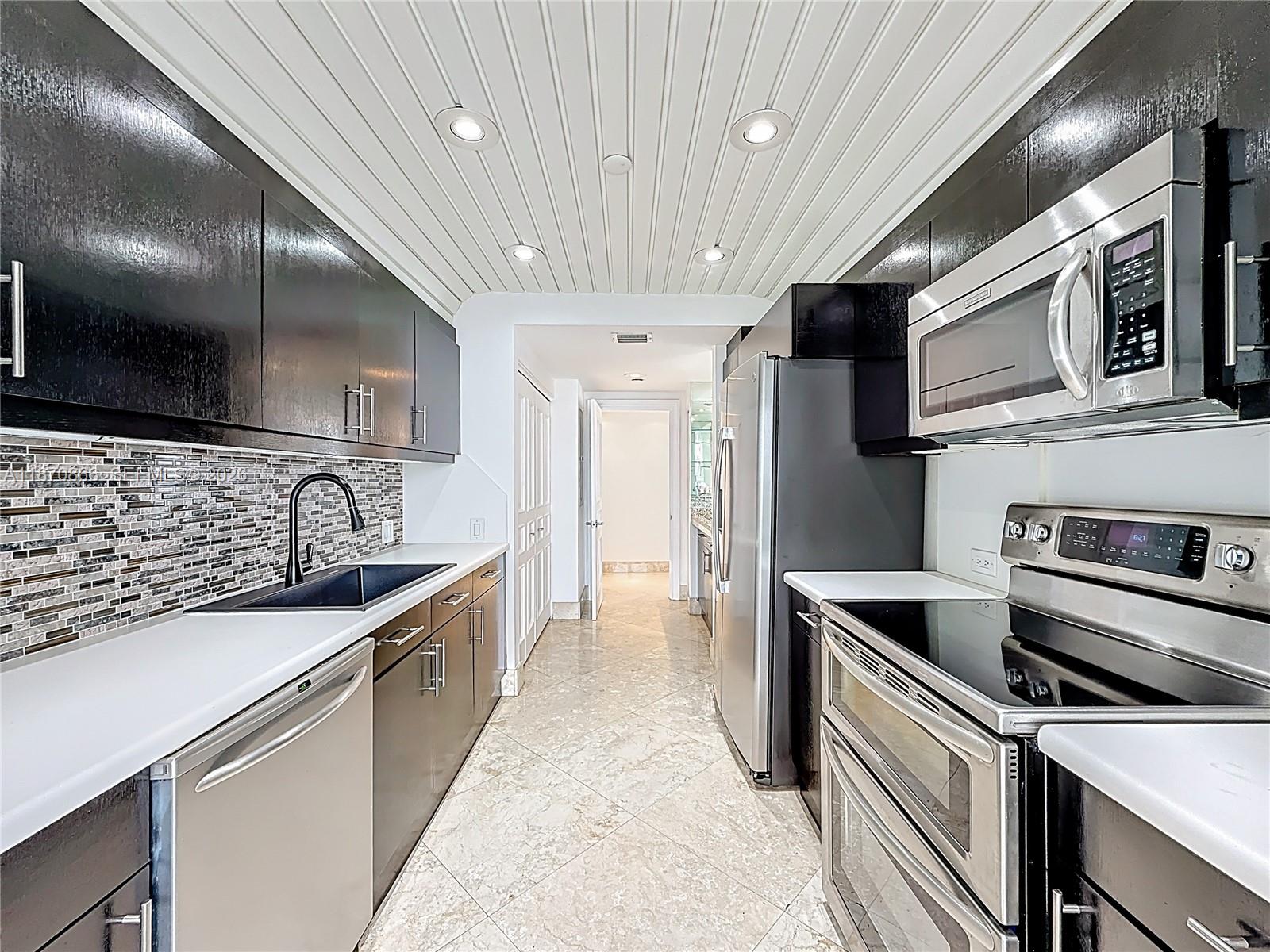 2800 ISLAND BLVD #902, Aventura FL 33160
