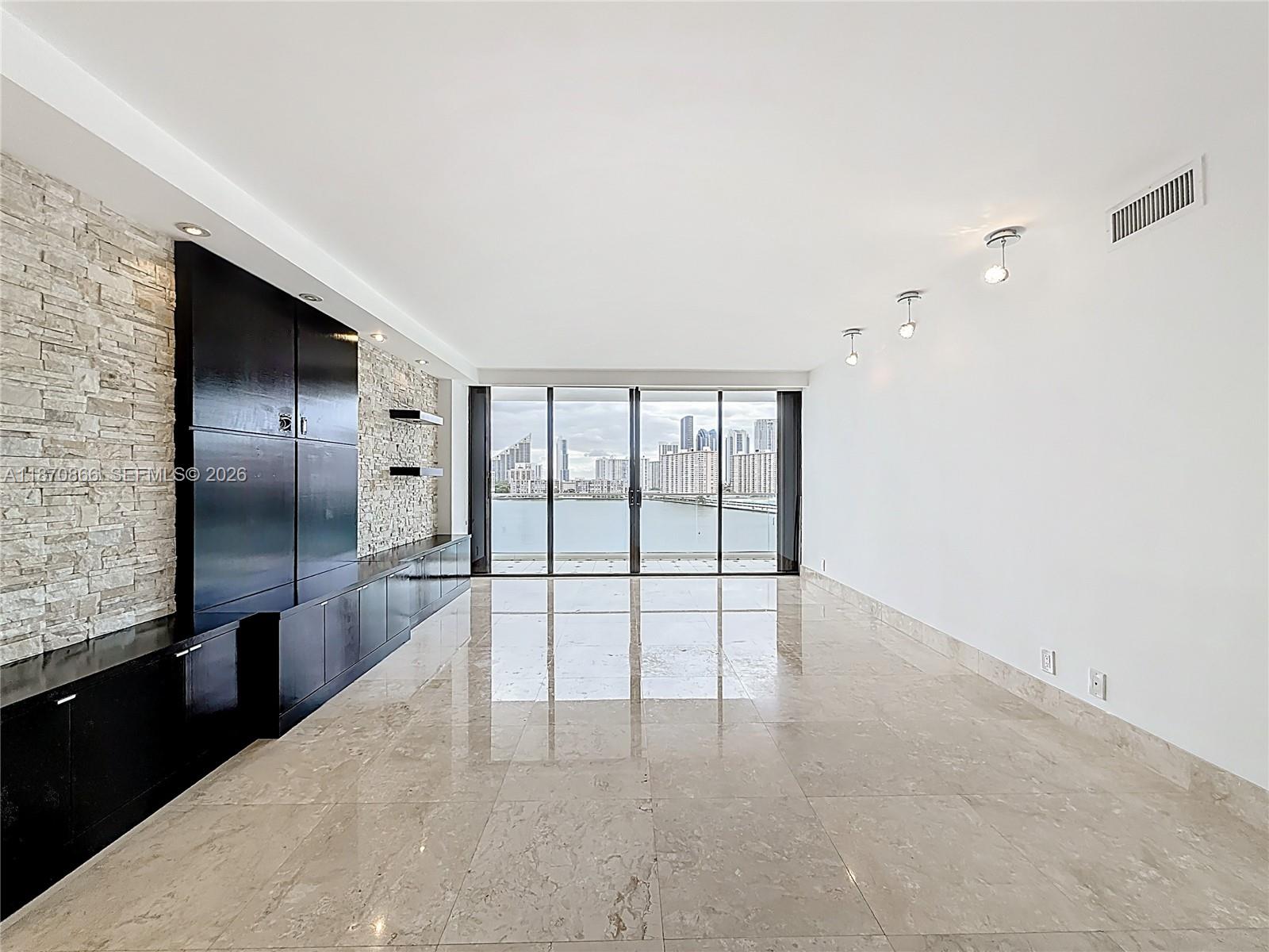 2800 ISLAND BLVD #902, Aventura FL 33160