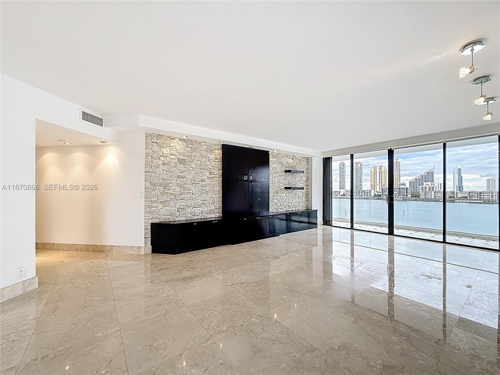 2800 ISLAND BLVD #902, Aventura FL 33160
