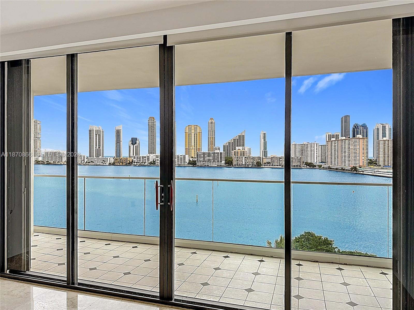 2800 ISLAND BLVD #902, Aventura FL 33160