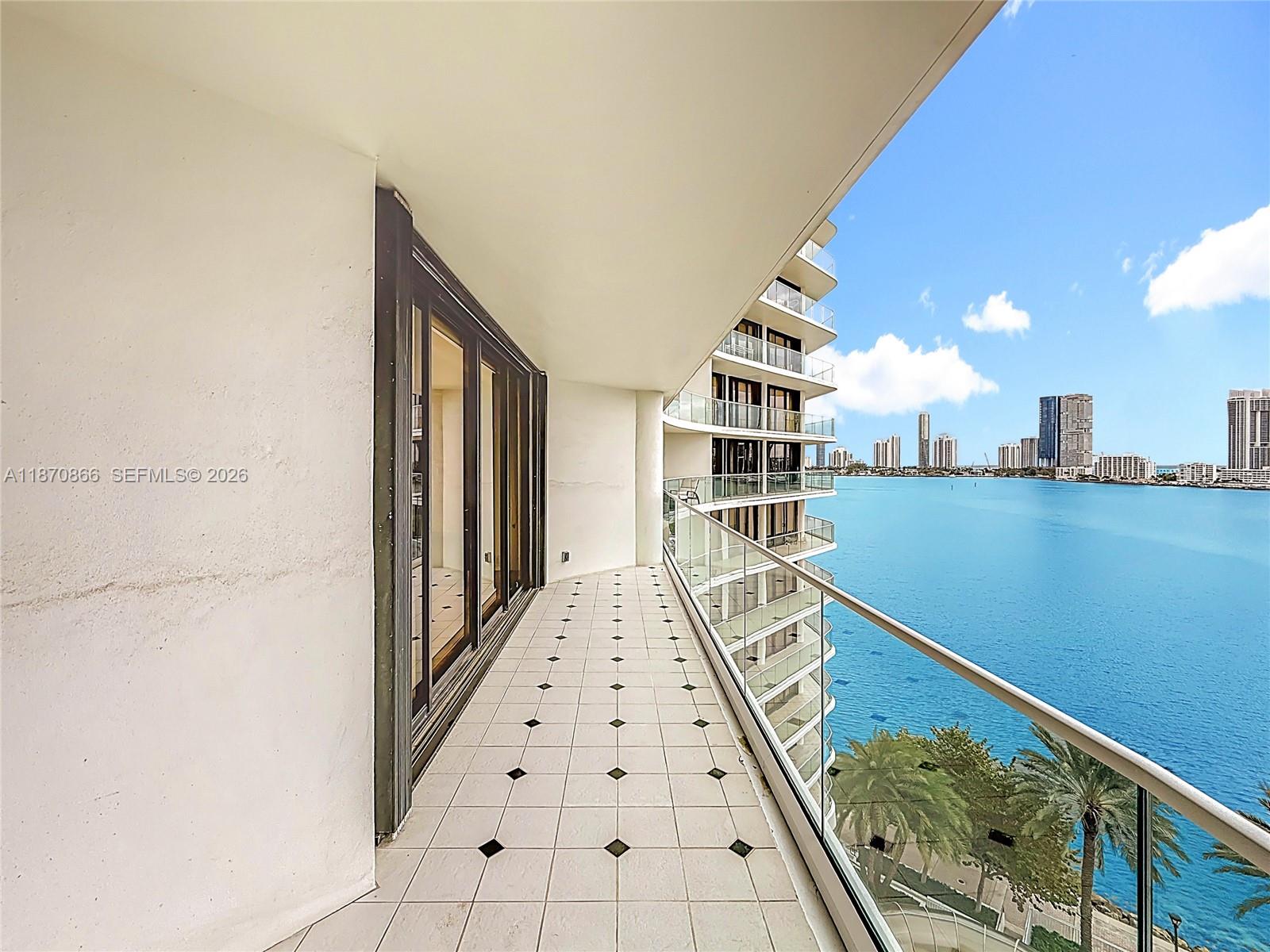 2800 ISLAND BLVD #902, Aventura FL 33160