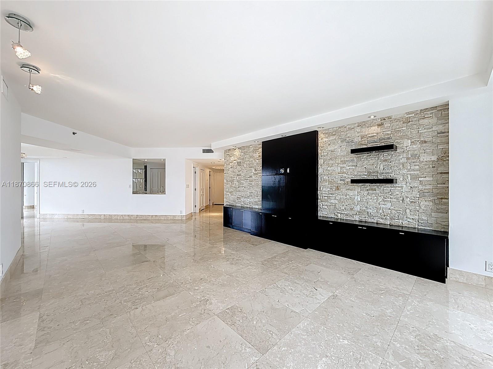 2800 ISLAND BLVD #902, Aventura FL 33160
