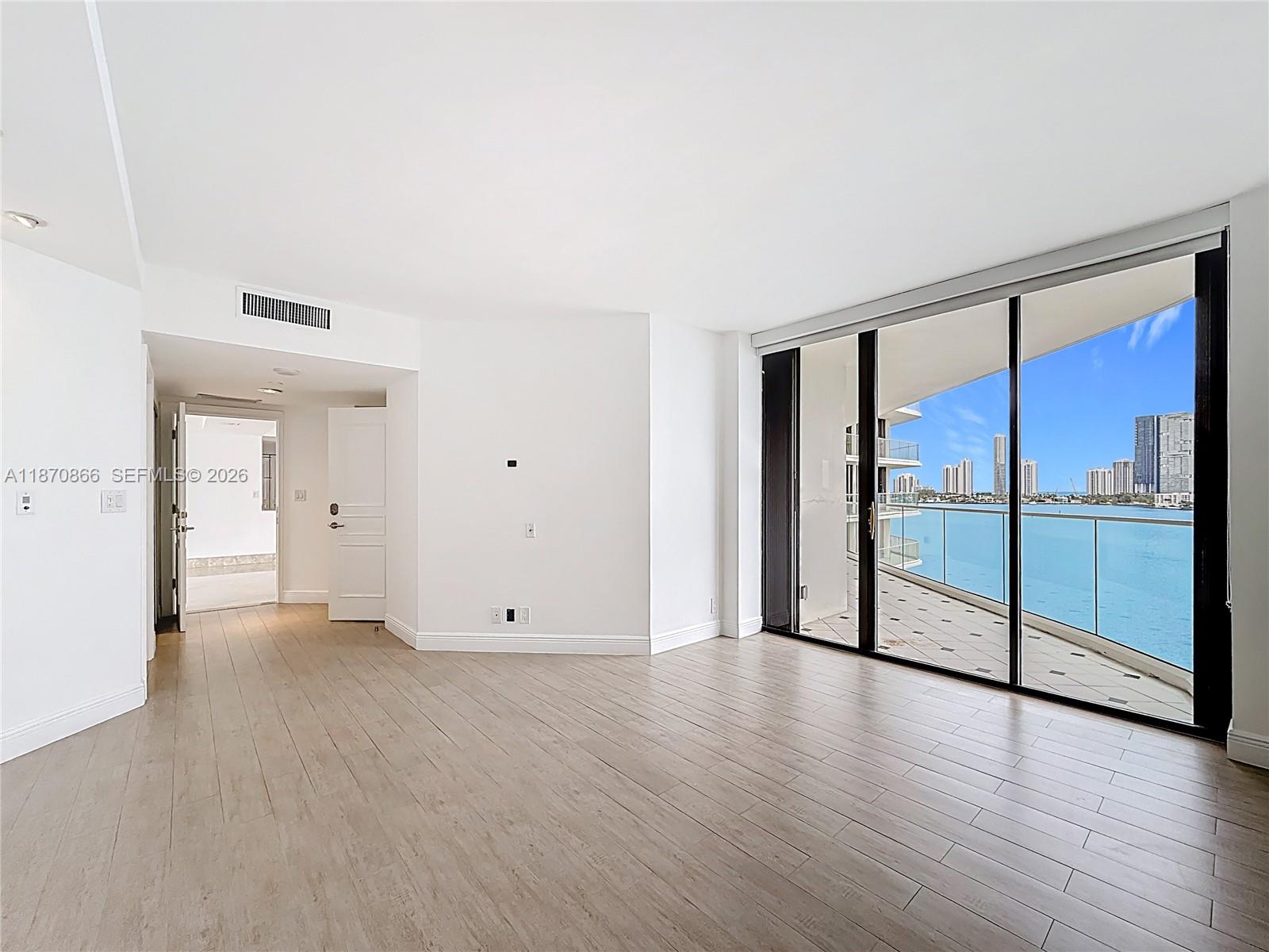 2800 ISLAND BLVD #902, Aventura FL 33160