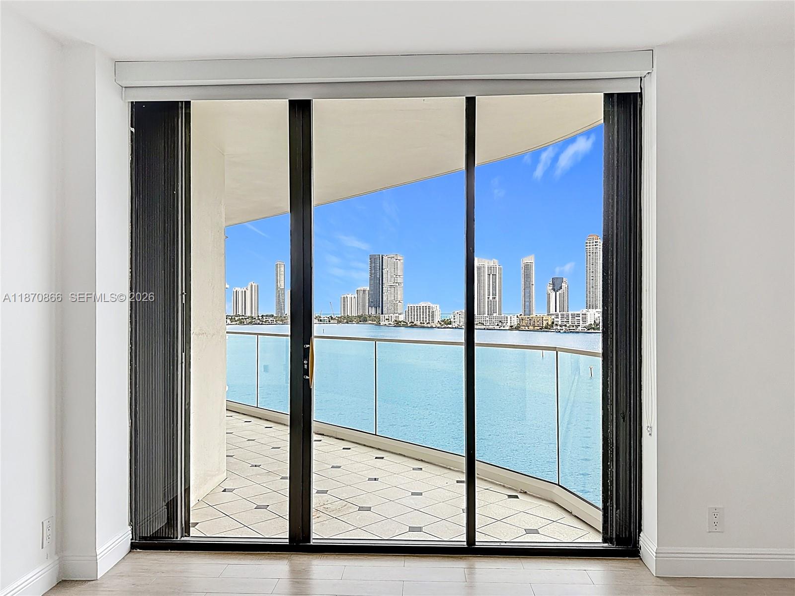 2800 ISLAND BLVD #902, Aventura FL 33160