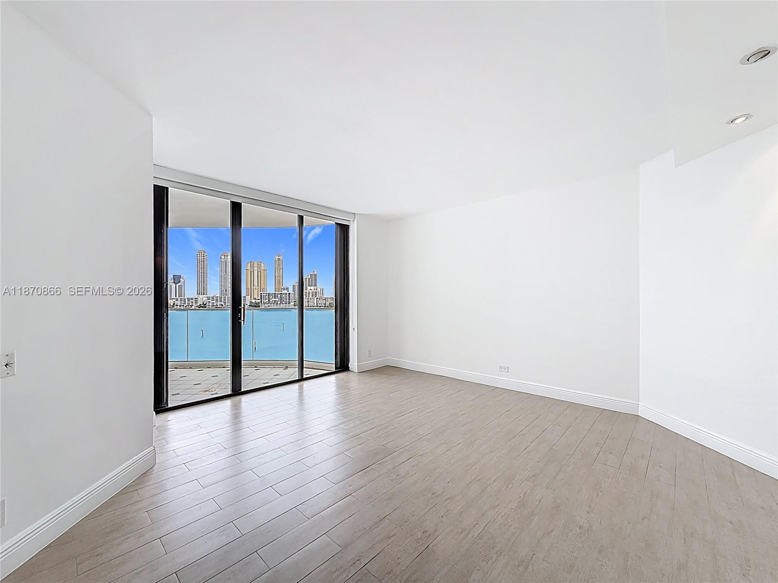 2800 ISLAND BLVD #902, Aventura FL 33160