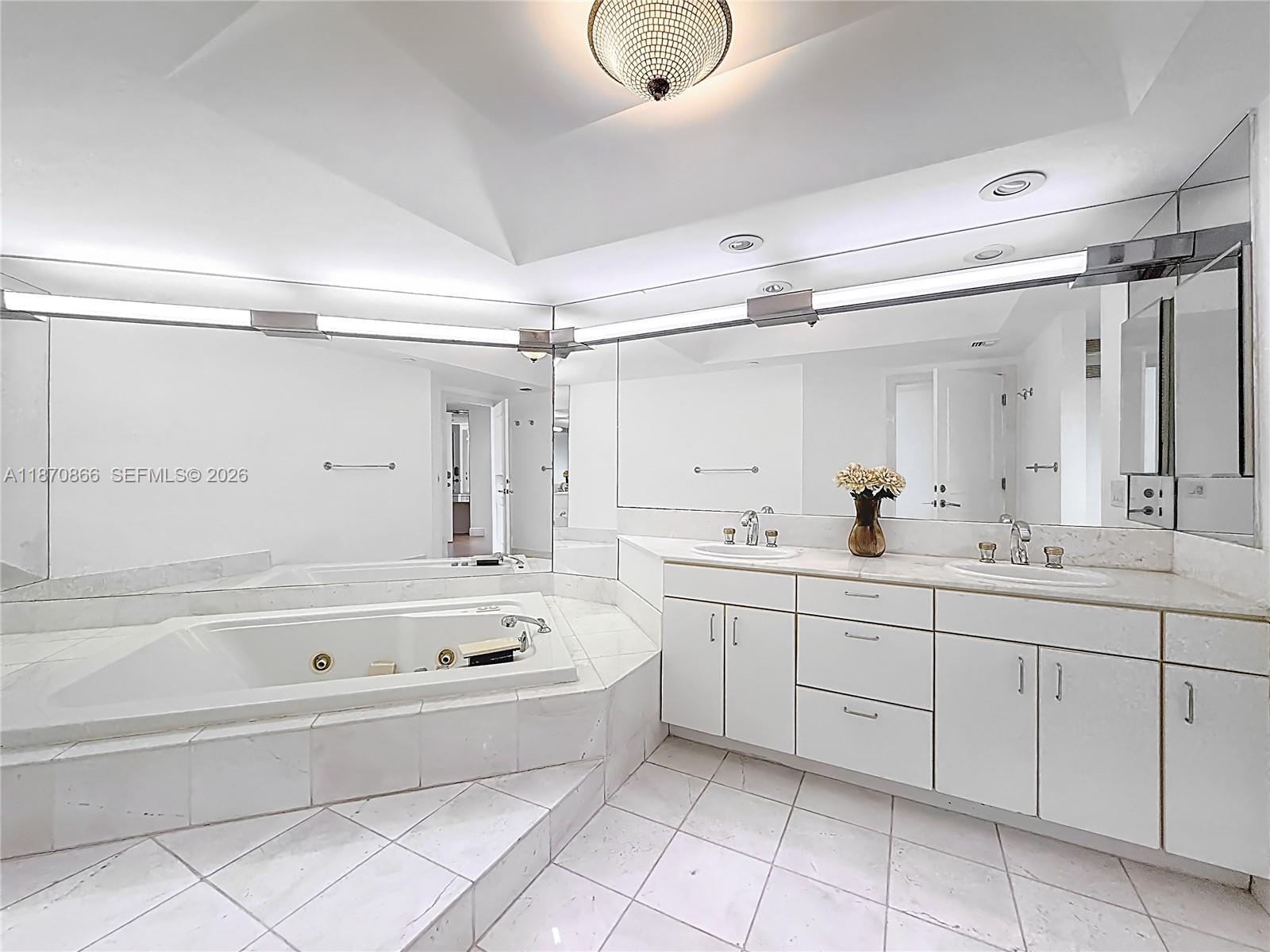 2800 ISLAND BLVD #902, Aventura FL 33160