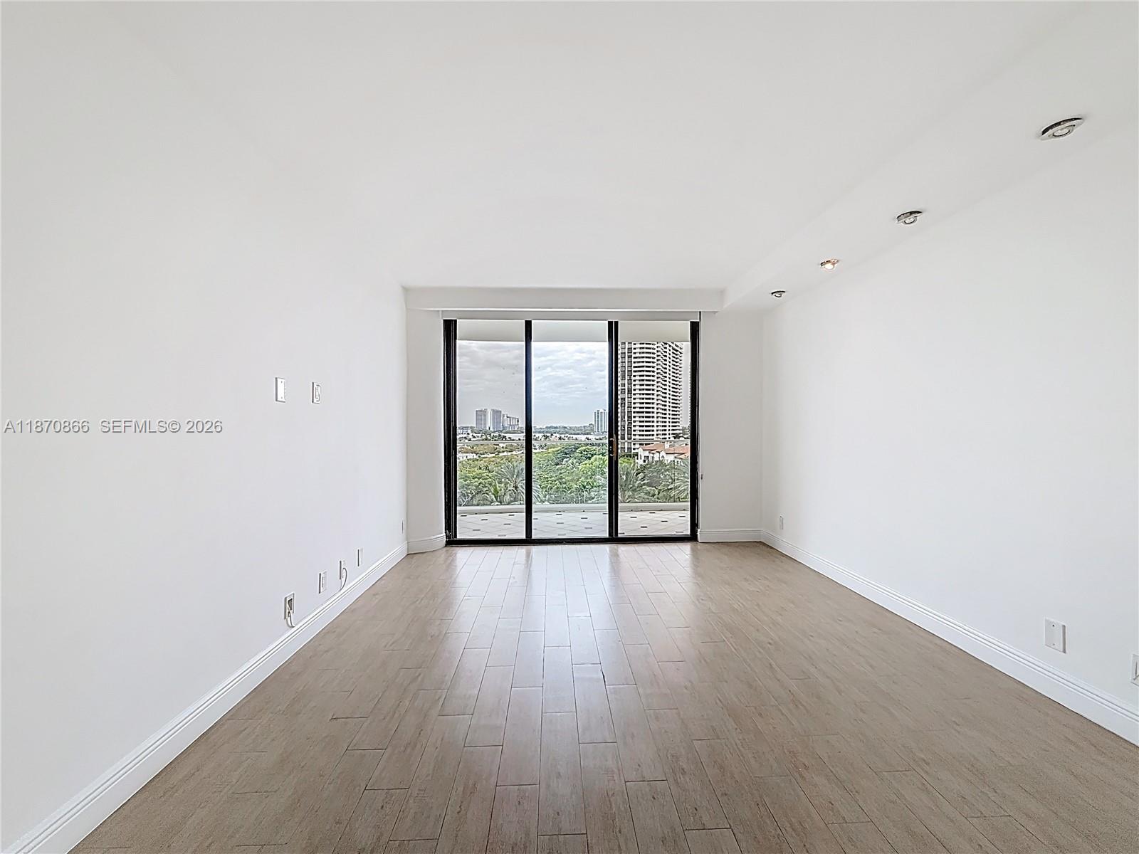 2800 ISLAND BLVD #902, Aventura FL 33160
