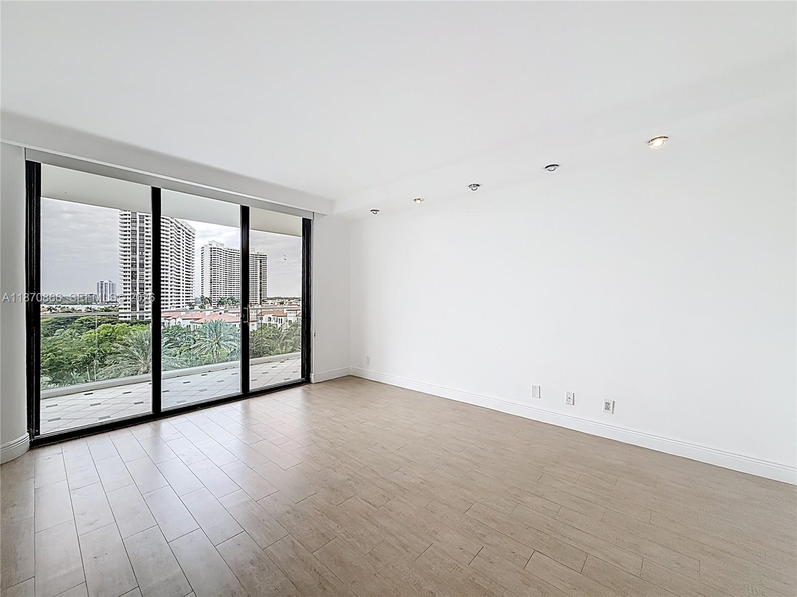 2800 ISLAND BLVD #902, Aventura FL 33160