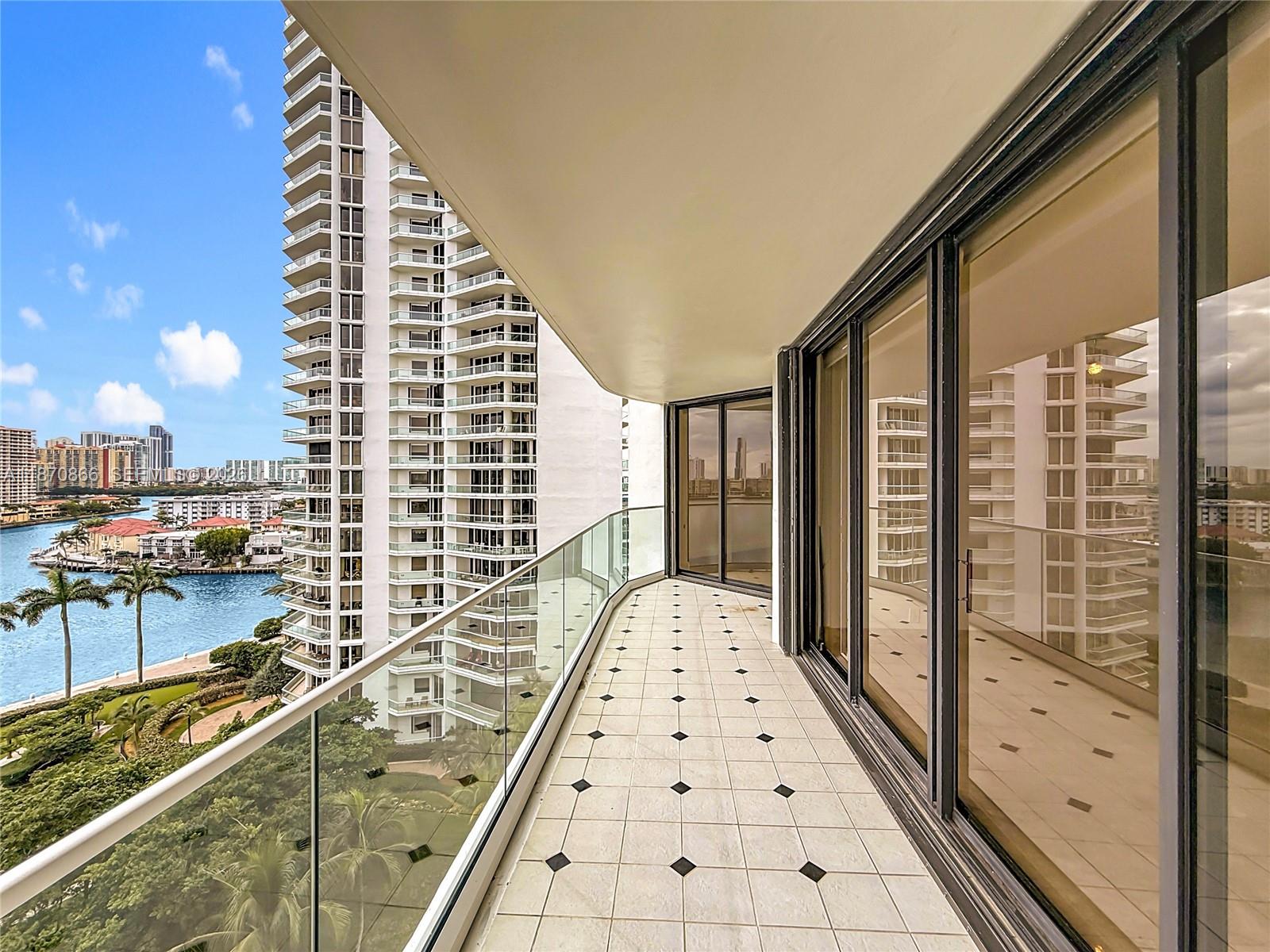 2800 ISLAND BLVD #902, Aventura FL 33160