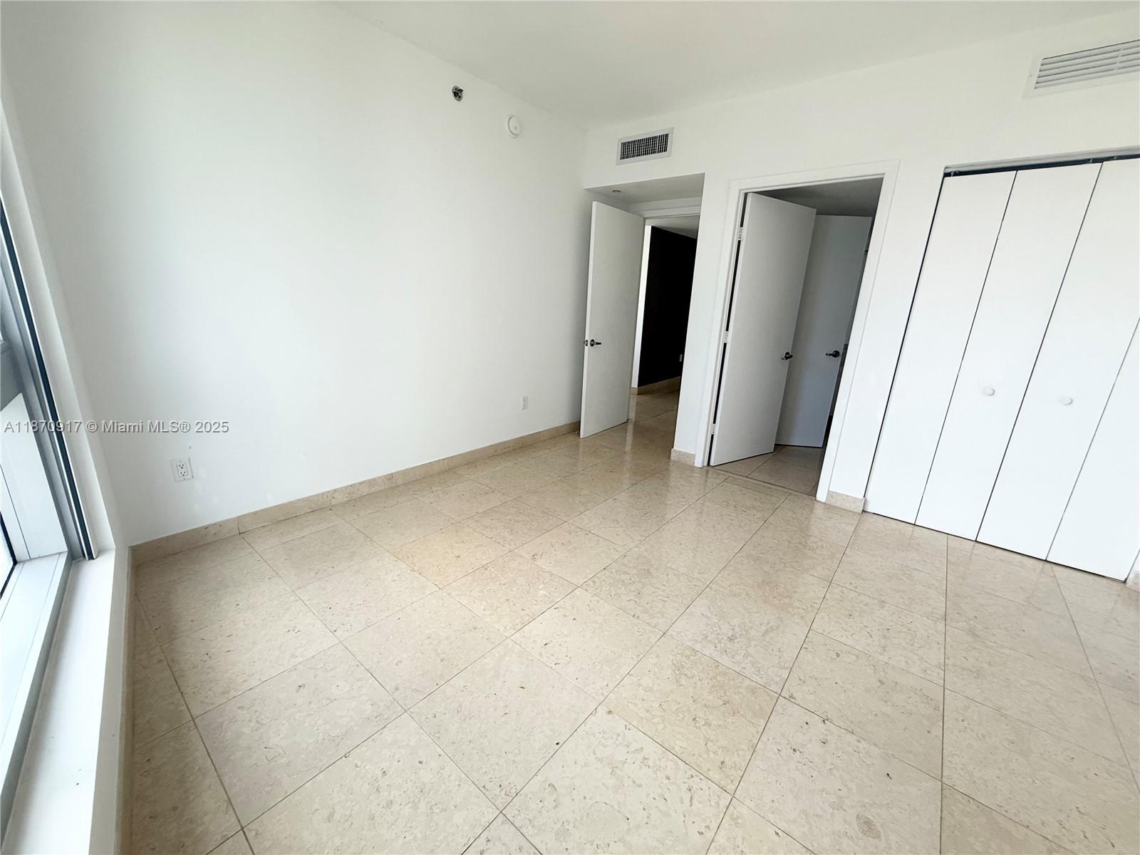475 Brickell Ave #2915, Miami FL 33131